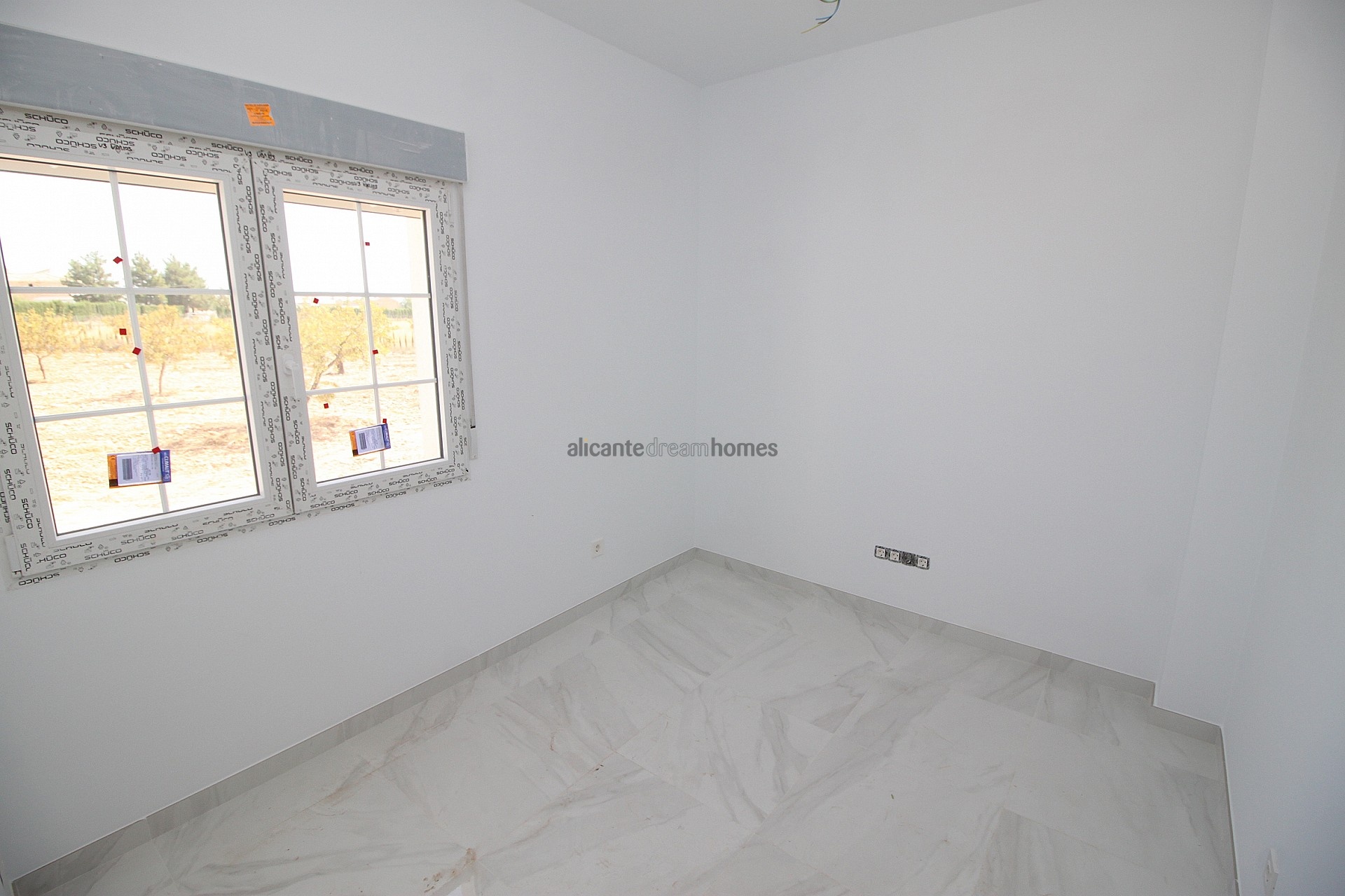 Resale - 4 Bedroom 3 Bathroom Villa in Pinoso -  - Alicante