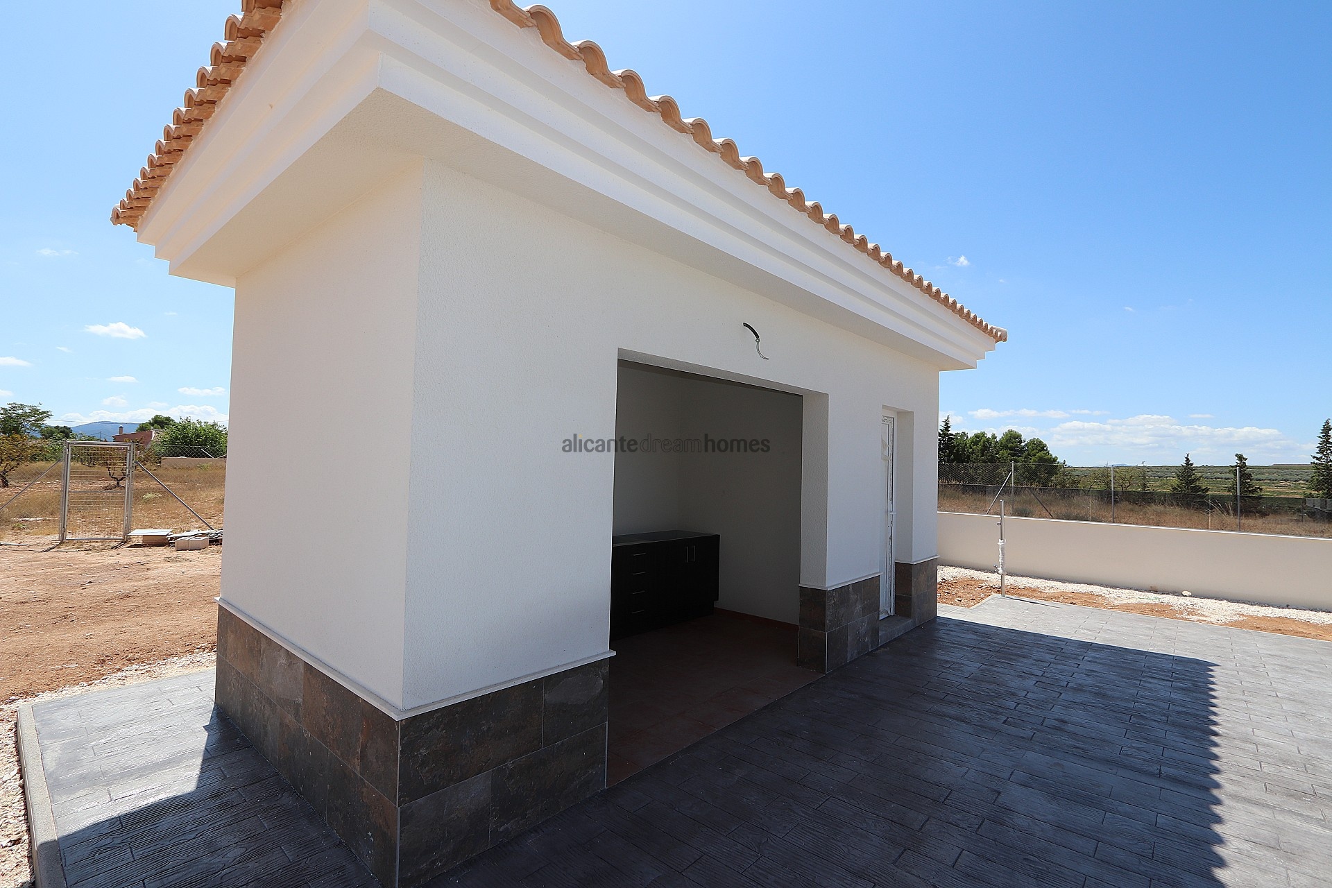 Resale - 4 Bedroom 3 Bathroom Villa in Pinoso -  - Alicante