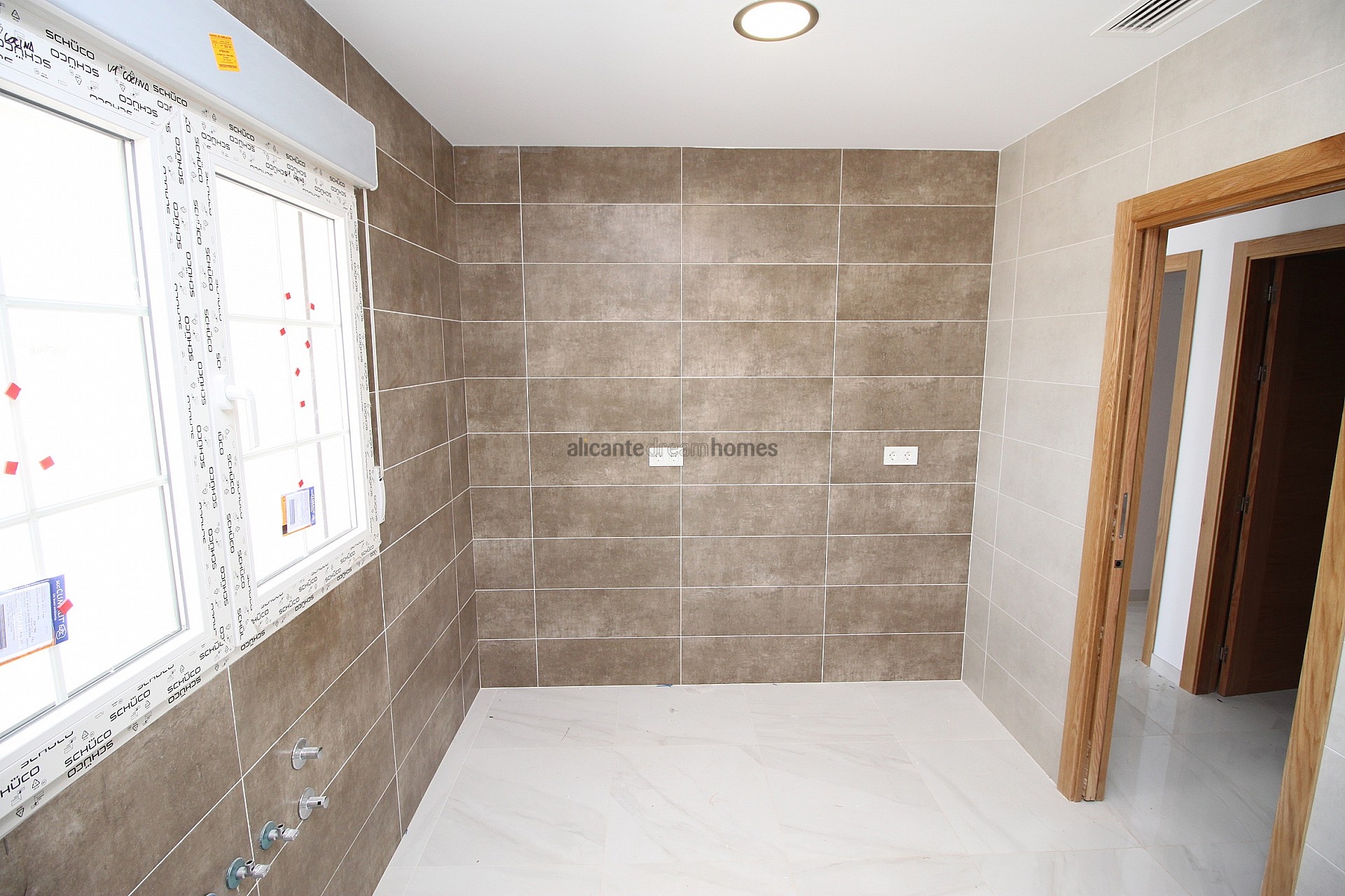 Resale - 4 Bedroom 3 Bathroom Villa in Pinoso -  - Alicante