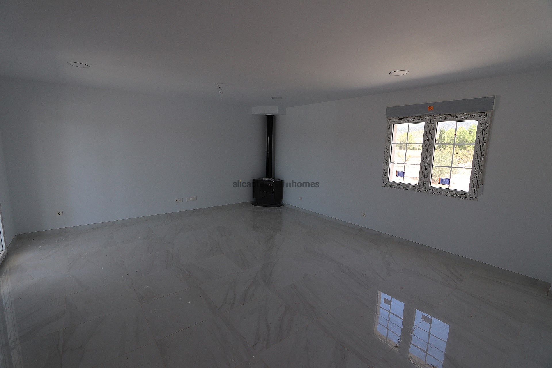 Resale - 4 Bedroom 3 Bathroom Villa in Pinoso -  - Alicante