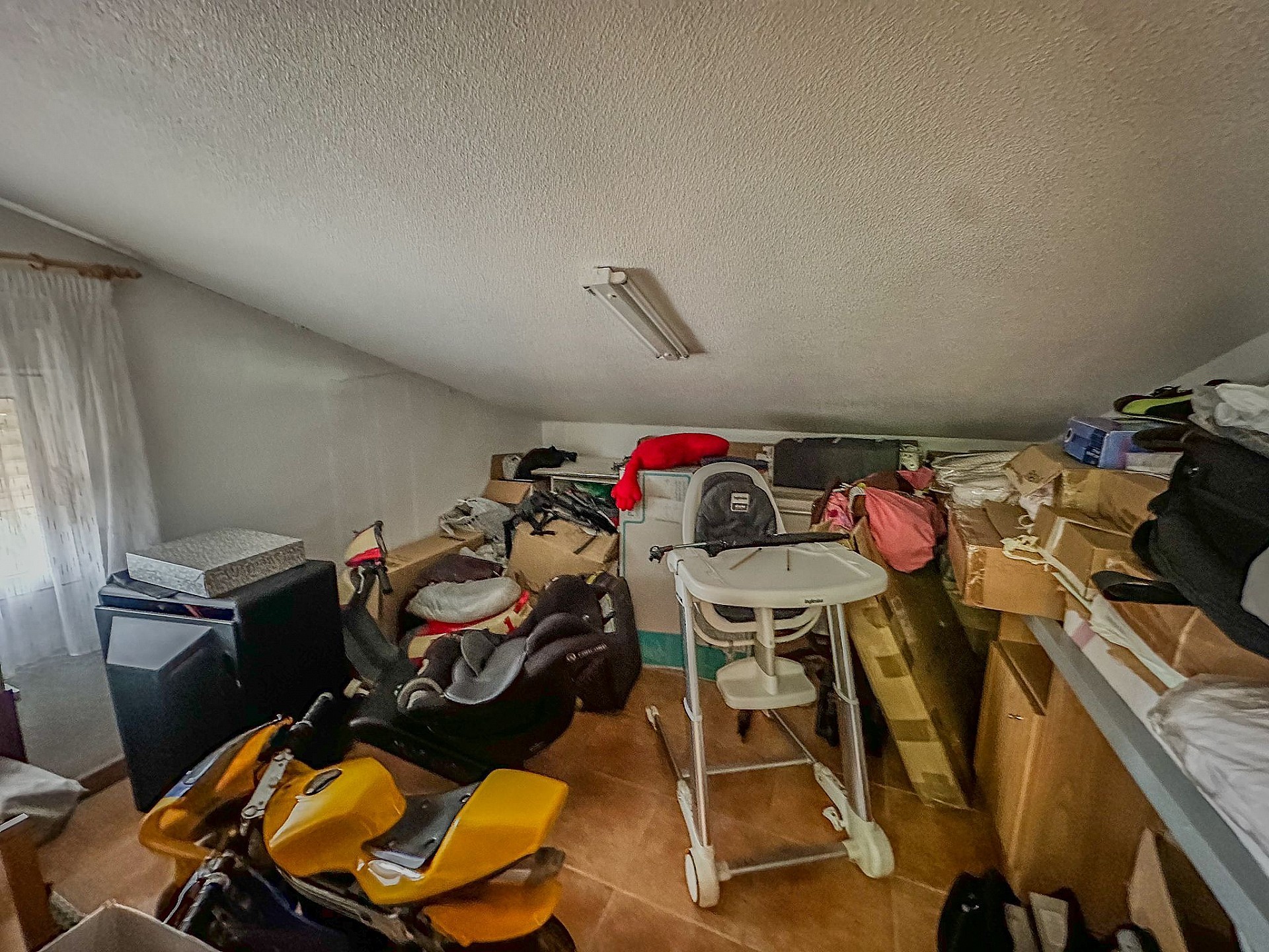 Resale - 5 Bedroom 3 Bathroom Villa in Sax -  - Alicante