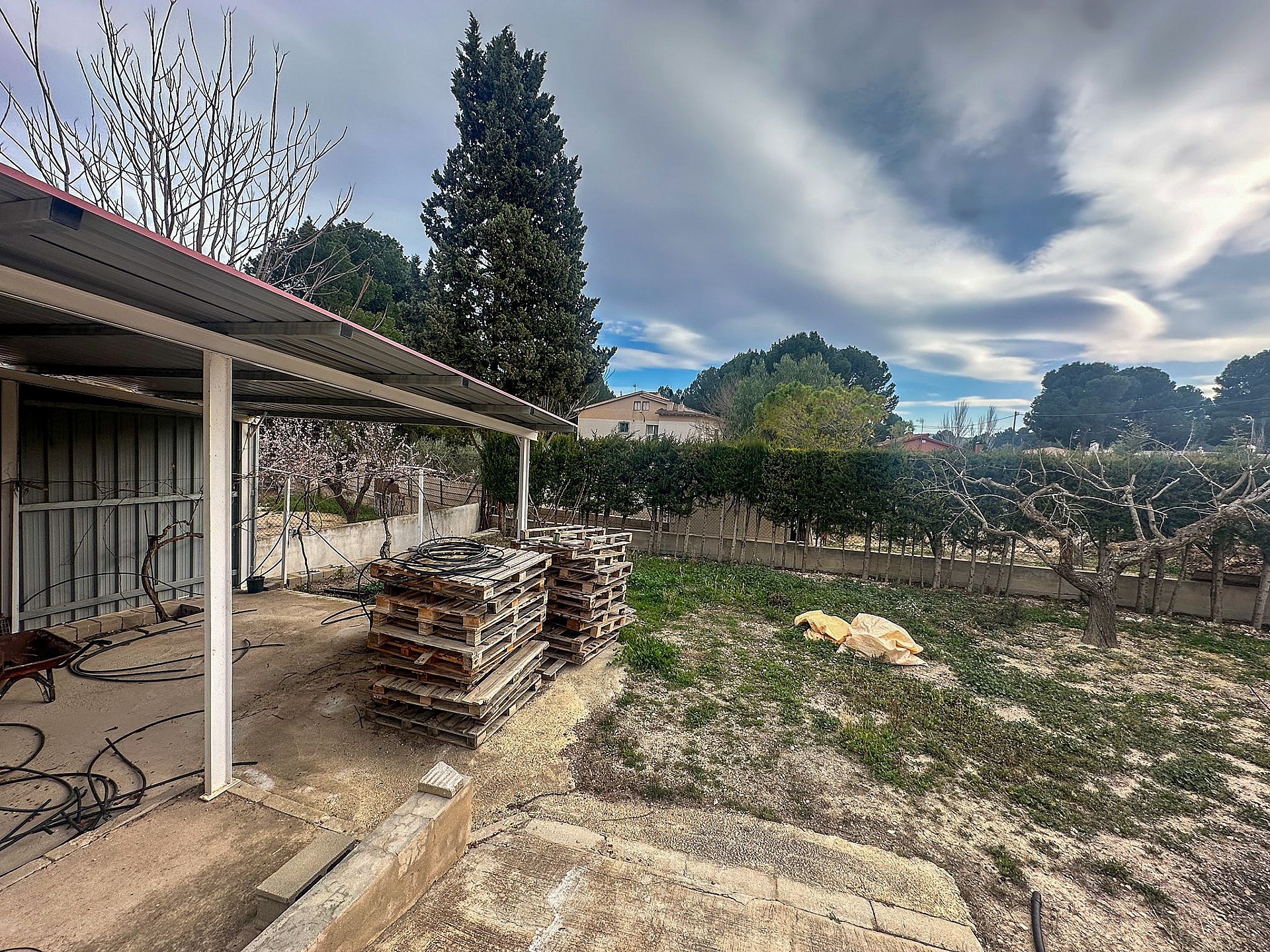 Resale - 5 Bedroom 3 Bathroom Villa in Sax -  - Alicante