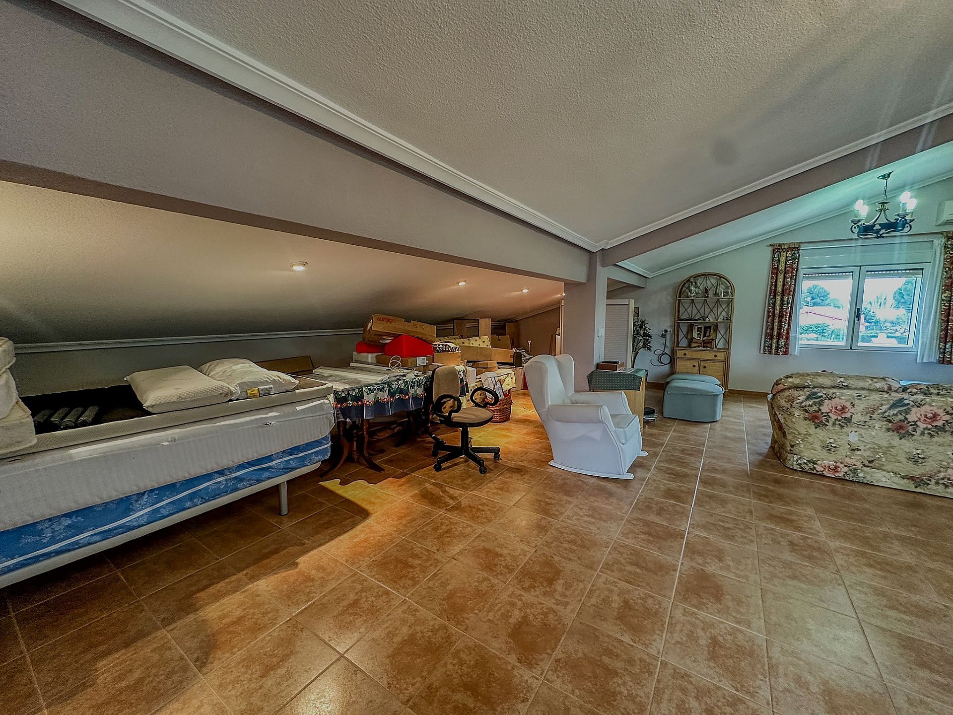 Resale - 5 Bedroom 3 Bathroom Villa in Sax -  - Alicante