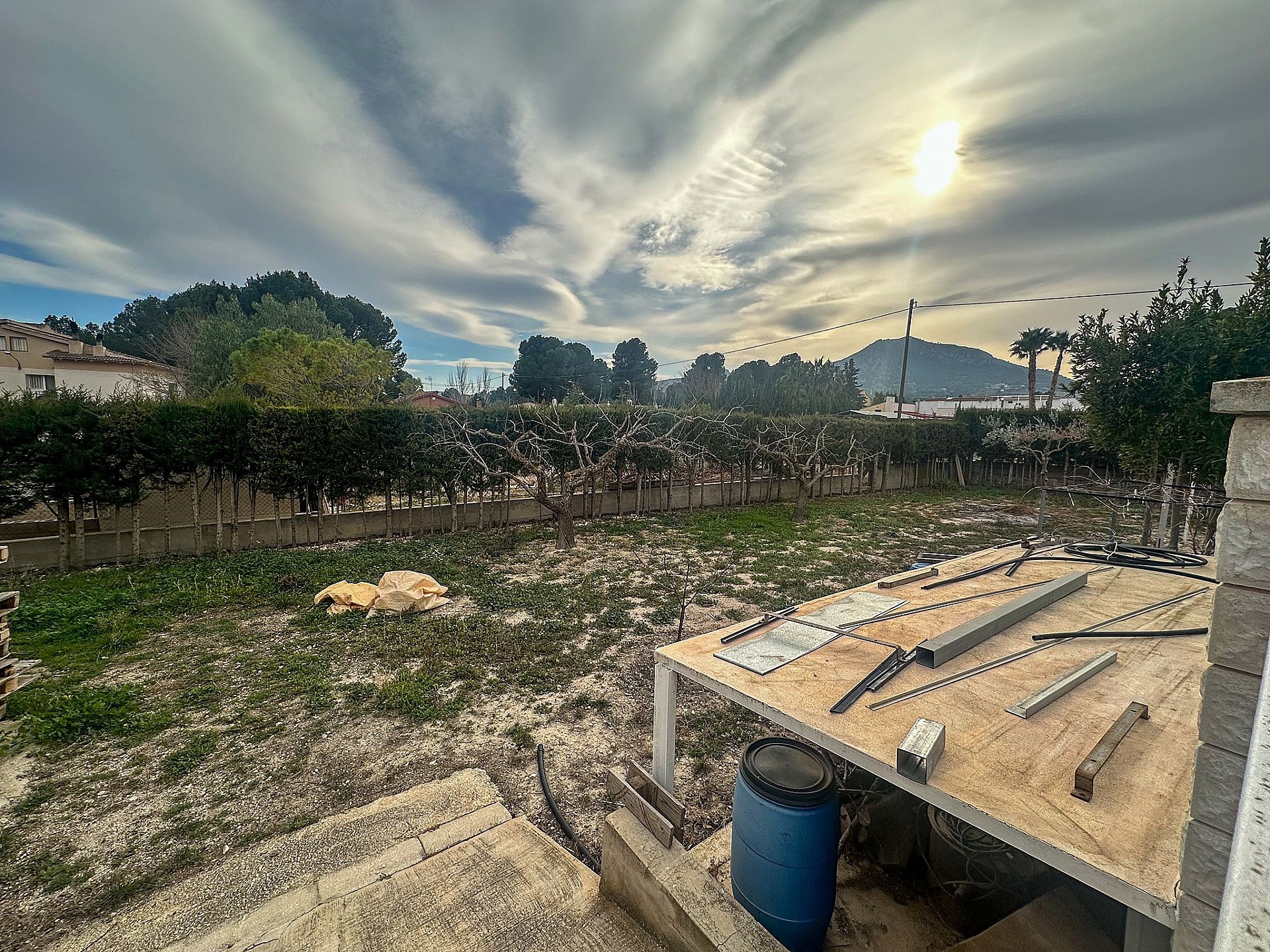 Resale - 5 Bedroom 3 Bathroom Villa in Sax -  - Alicante