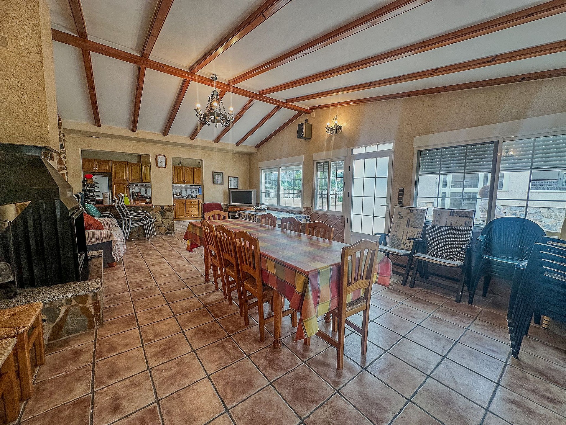 Resale - 5 Bedroom 3 Bathroom Villa in Sax -  - Alicante