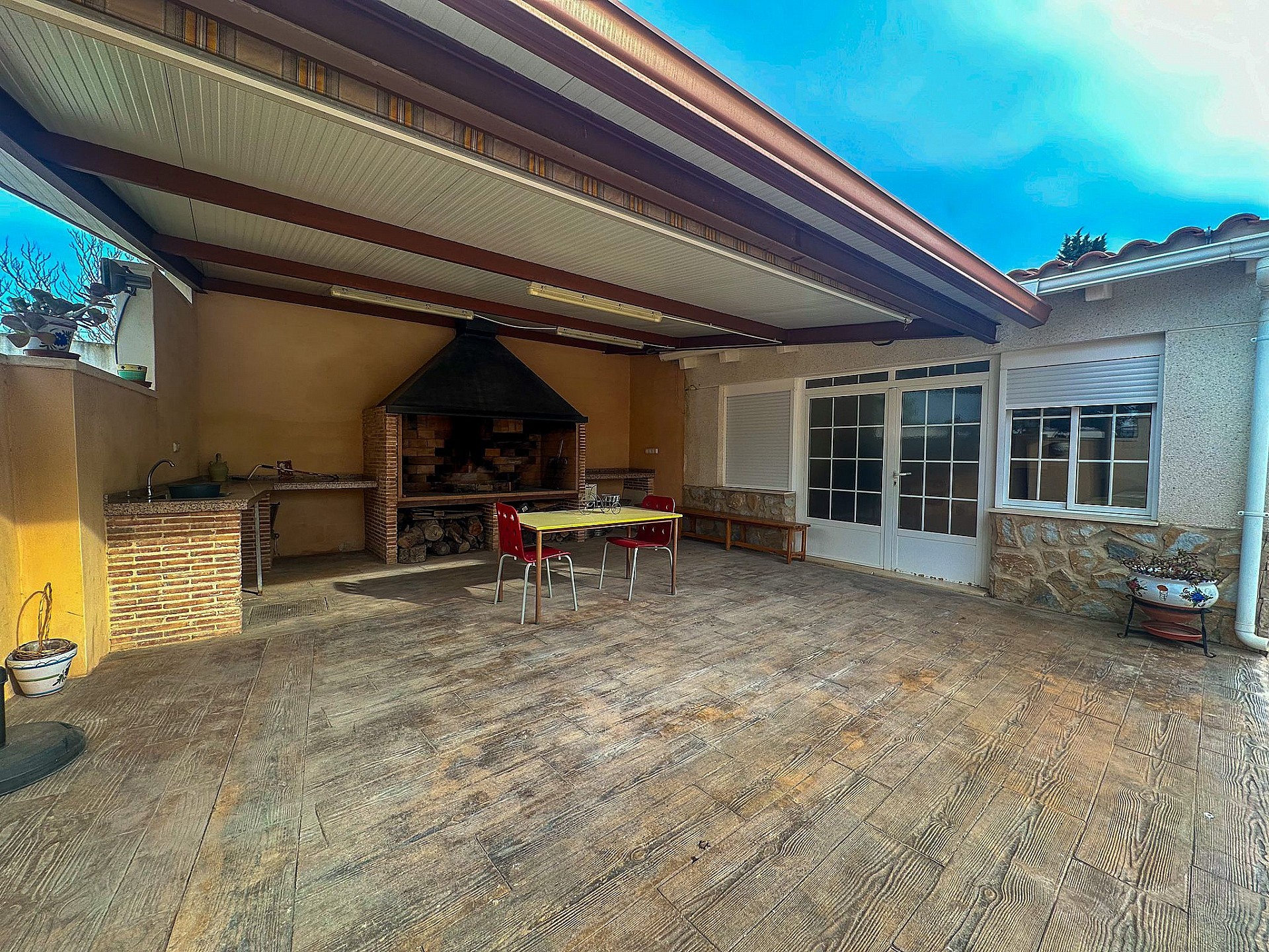 Resale - 5 Bedroom 3 Bathroom Villa in Sax -  - Alicante