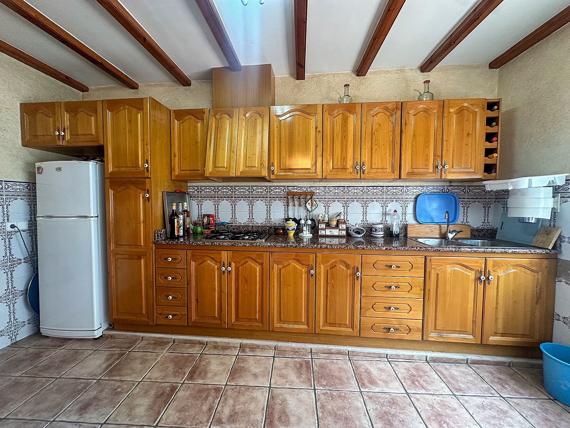 Resale - 5 Bedroom 3 Bathroom Villa in Sax -  - Alicante