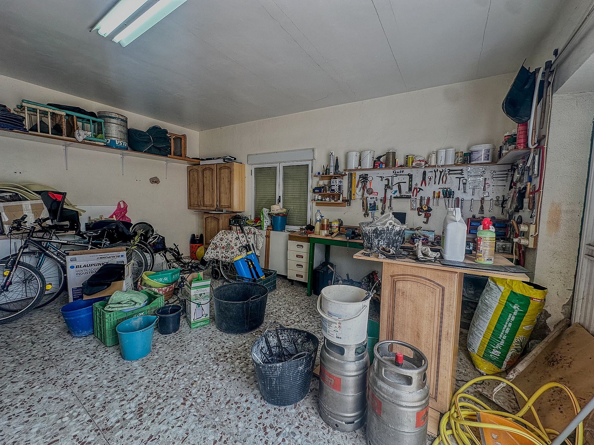 Resale - 5 Bedroom 3 Bathroom Villa in Sax -  - Alicante