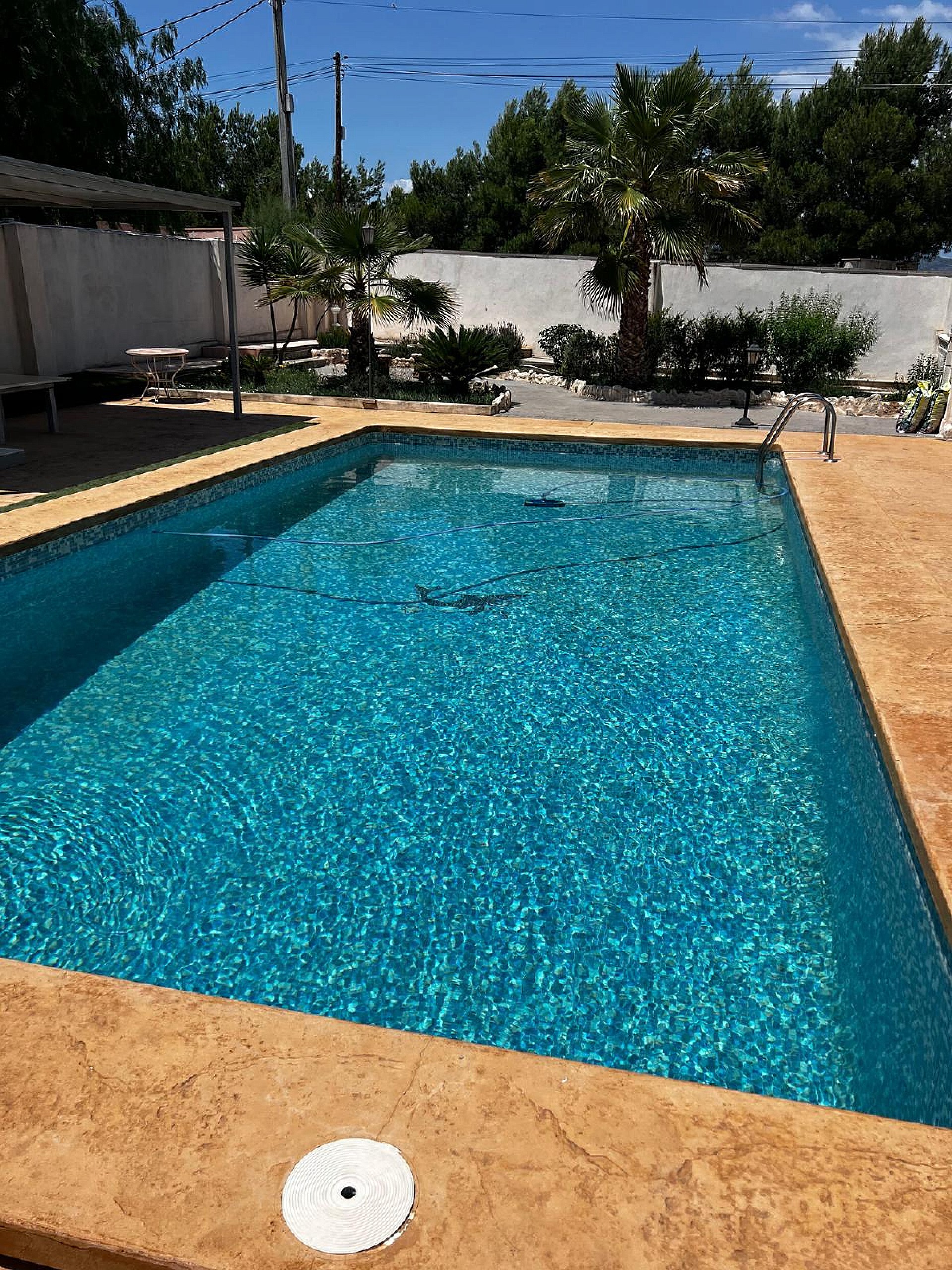 Resale - 5 Bedroom 3 Bathroom Villa in Sax -  - Alicante