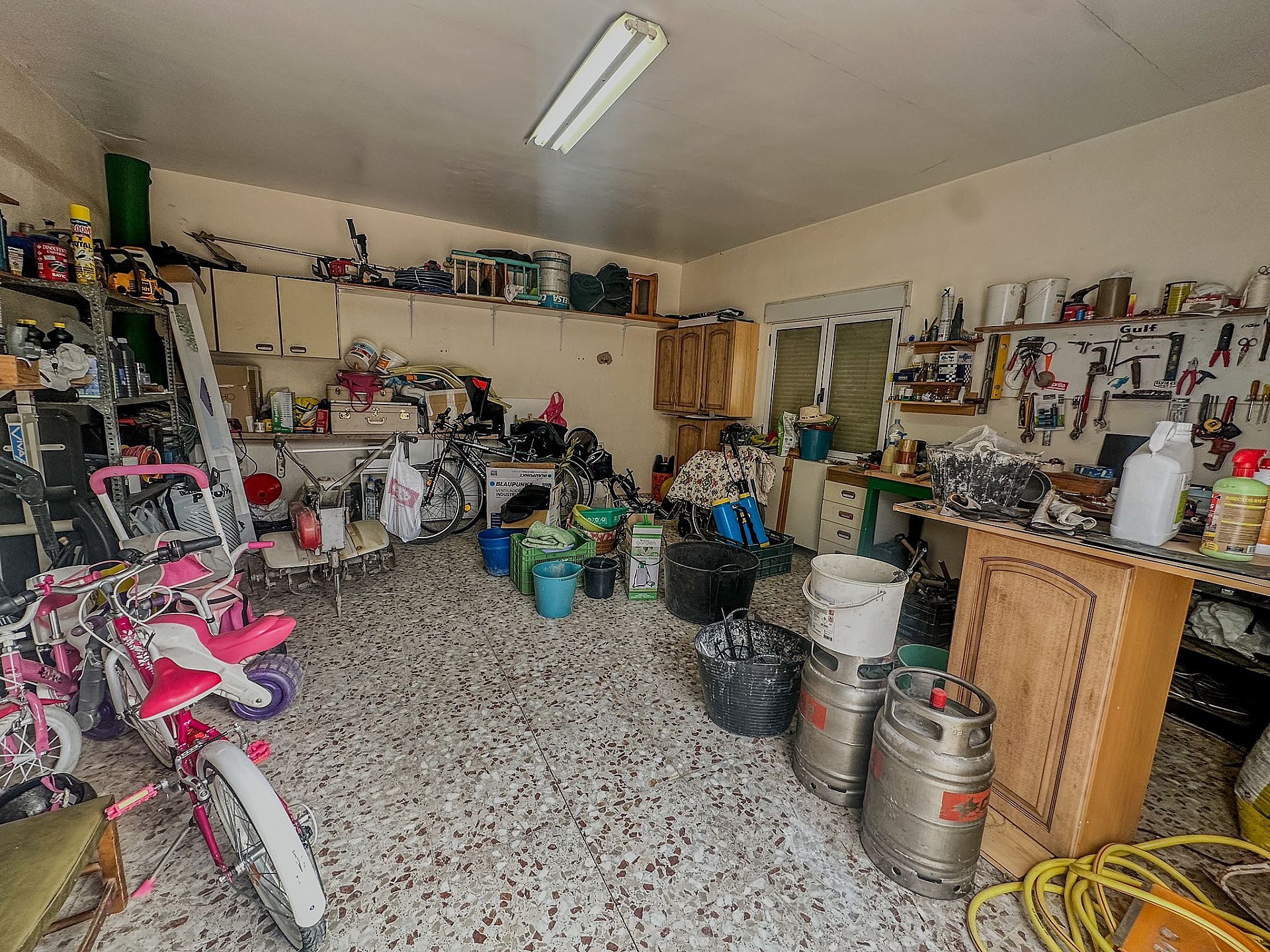 Resale - 5 Bedroom 3 Bathroom Villa in Sax -  - Alicante