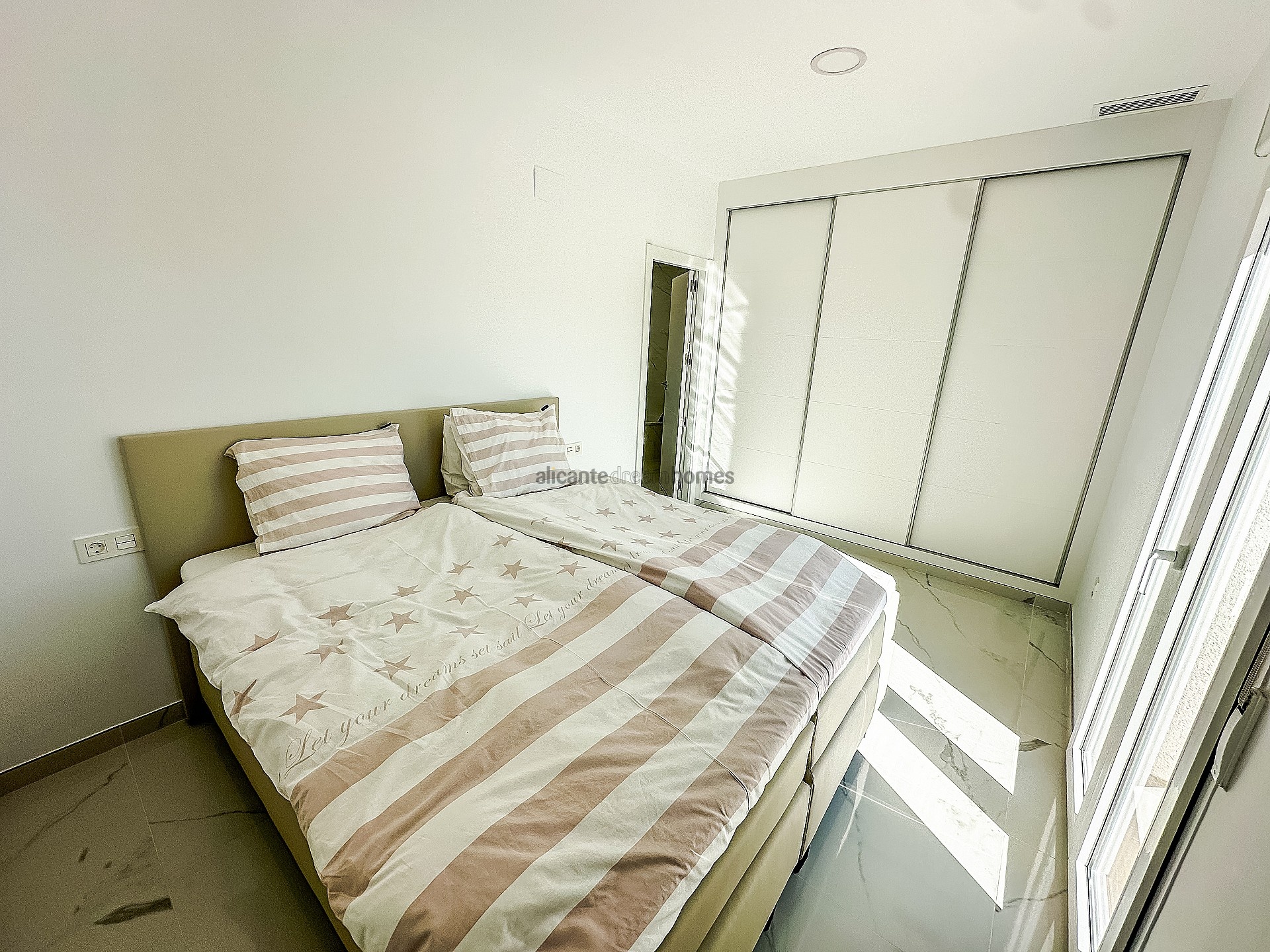 Resale - 4 Bedroom 3 Bathroom Villa in Pinoso - , Pinoso, Alicante, Spain - Alicante