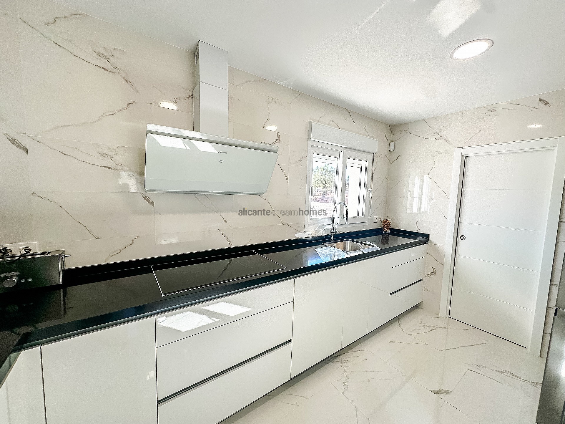 Resale - 4 Bedroom 3 Bathroom Villa in Pinoso - , Pinoso, Alicante, Spain - Alicante