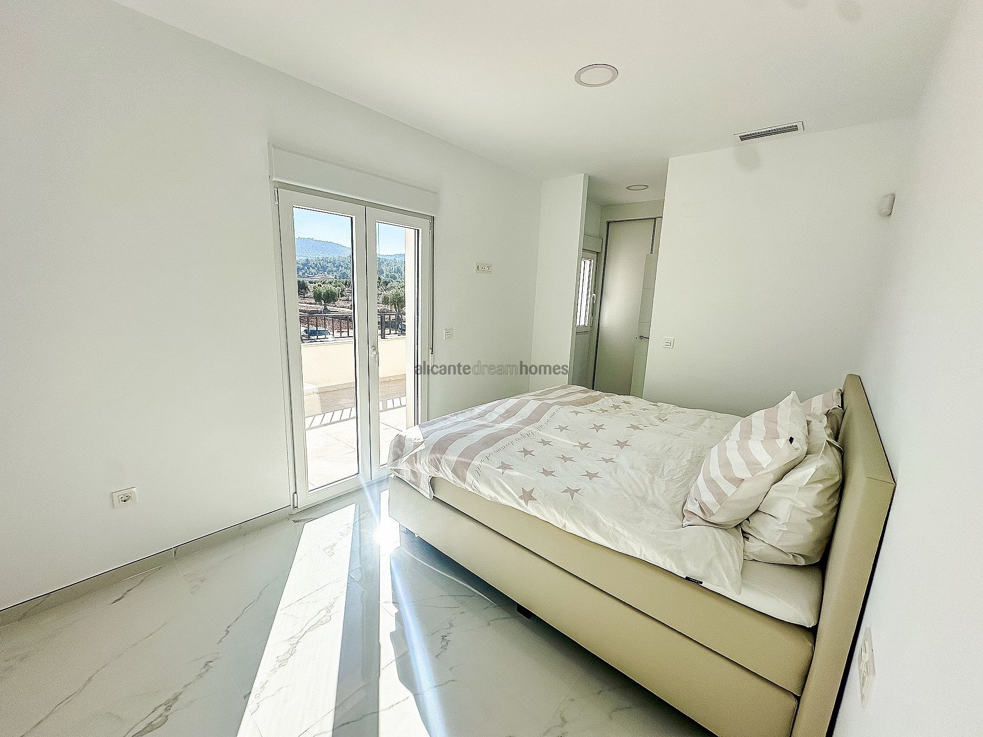 Resale - 4 Bedroom 3 Bathroom Villa in Pinoso - , Pinoso, Alicante, Spain - Alicante