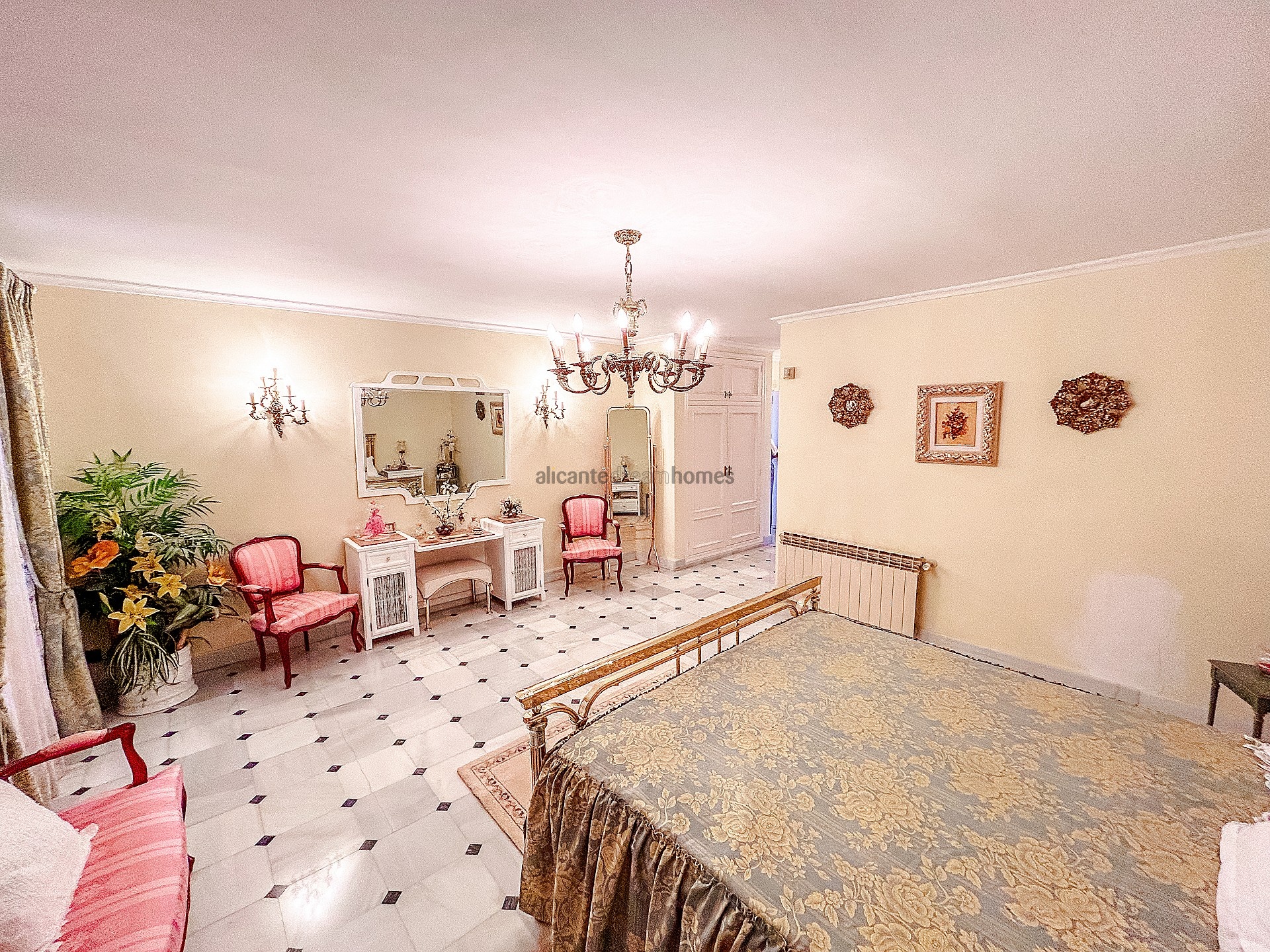 Resale - 6 Bedroom 4 Bathroom Villa in Monóvar -  - Alicante