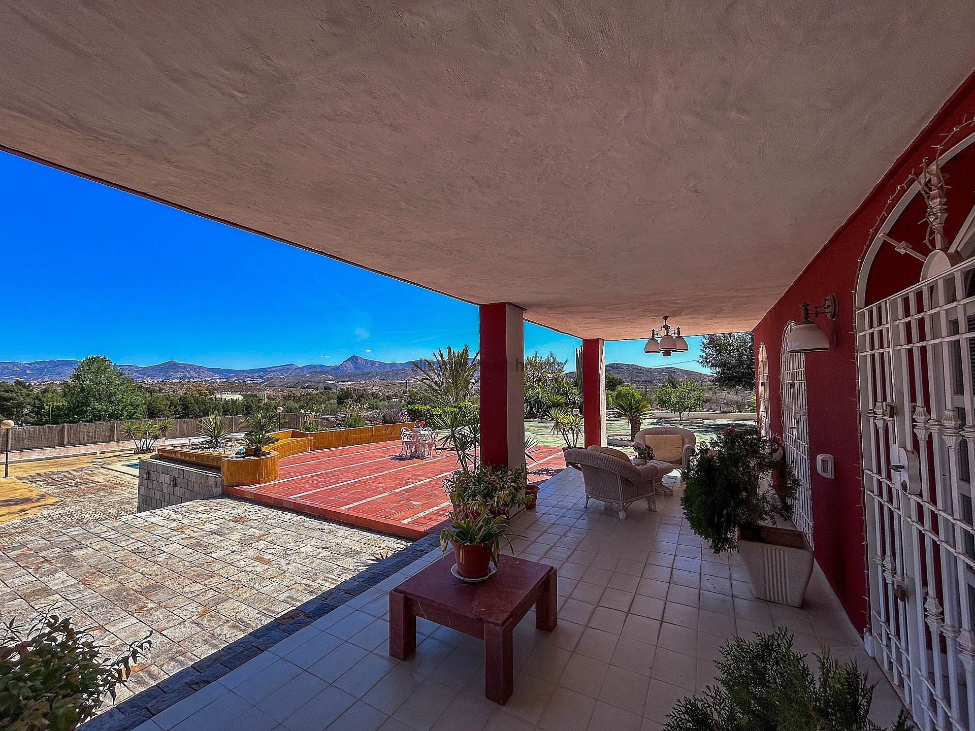 Resale - 6 Bedroom 4 Bathroom Villa in Monóvar -  - Alicante