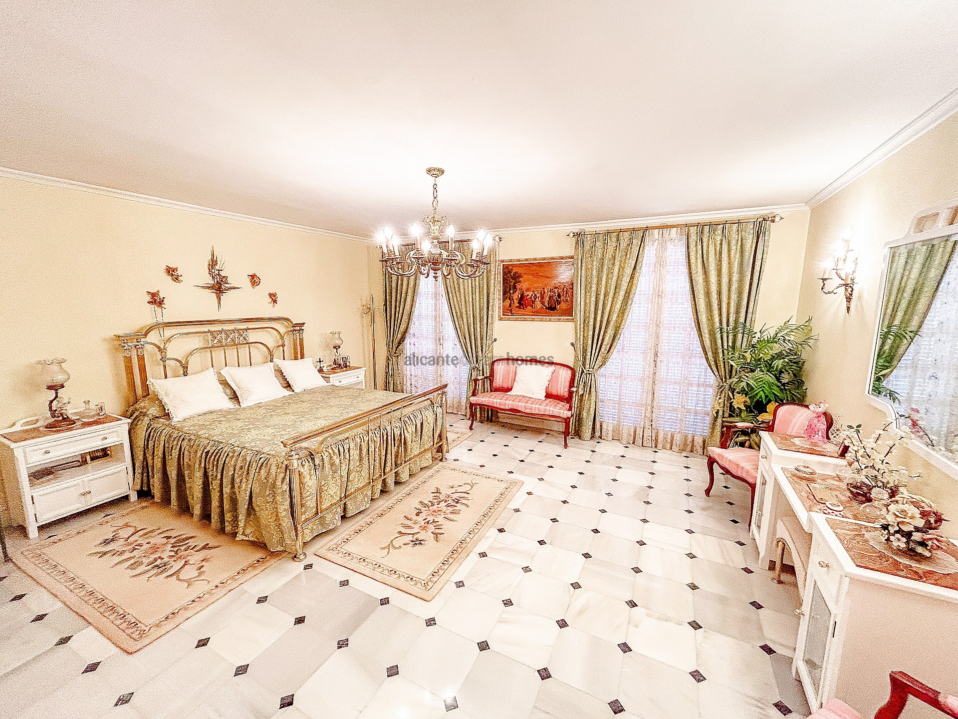 Resale - 6 Bedroom 4 Bathroom Villa in Monóvar -  - Alicante
