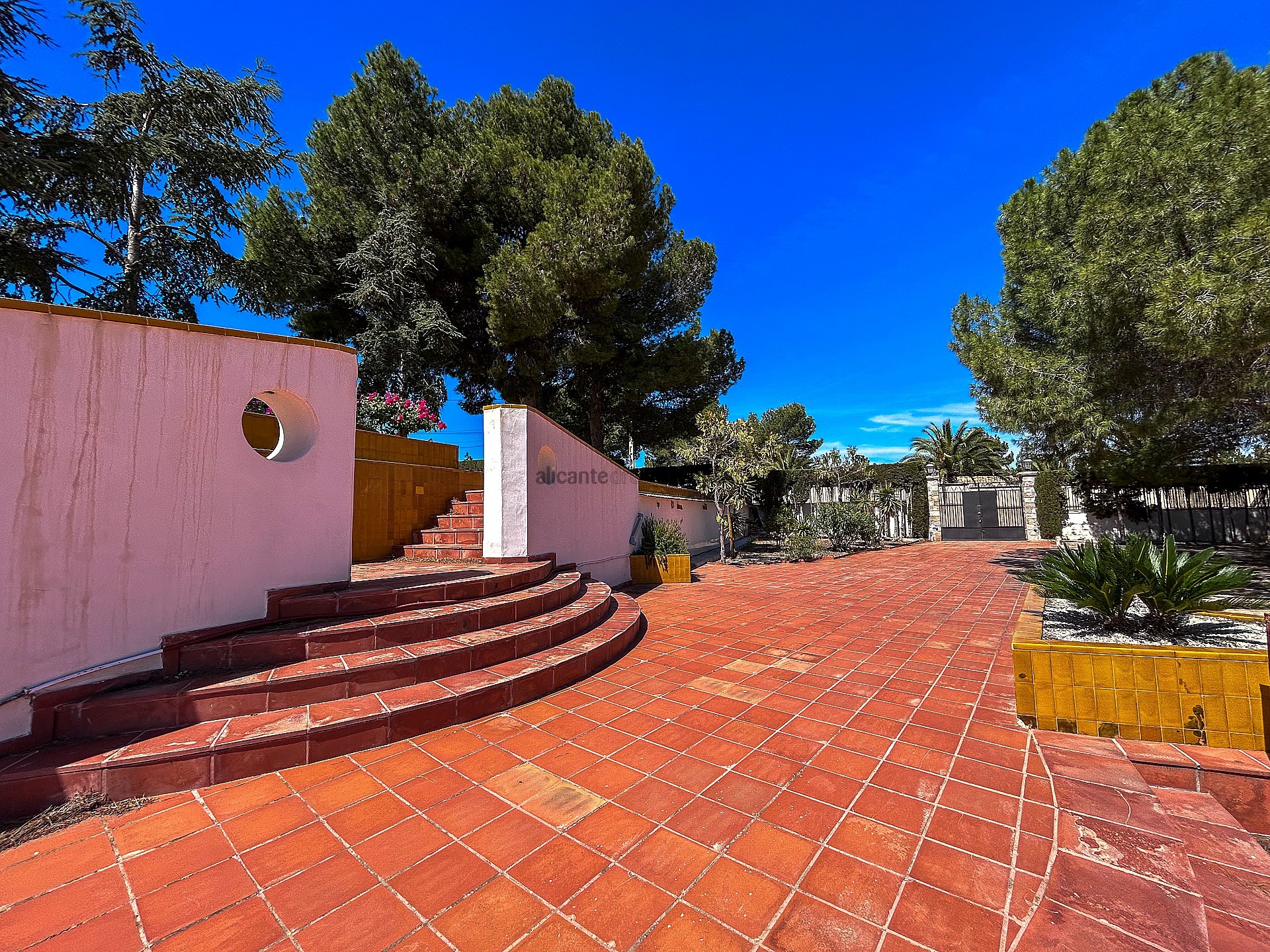 Resale - 6 Bedroom 4 Bathroom Villa in Monóvar -  - Alicante