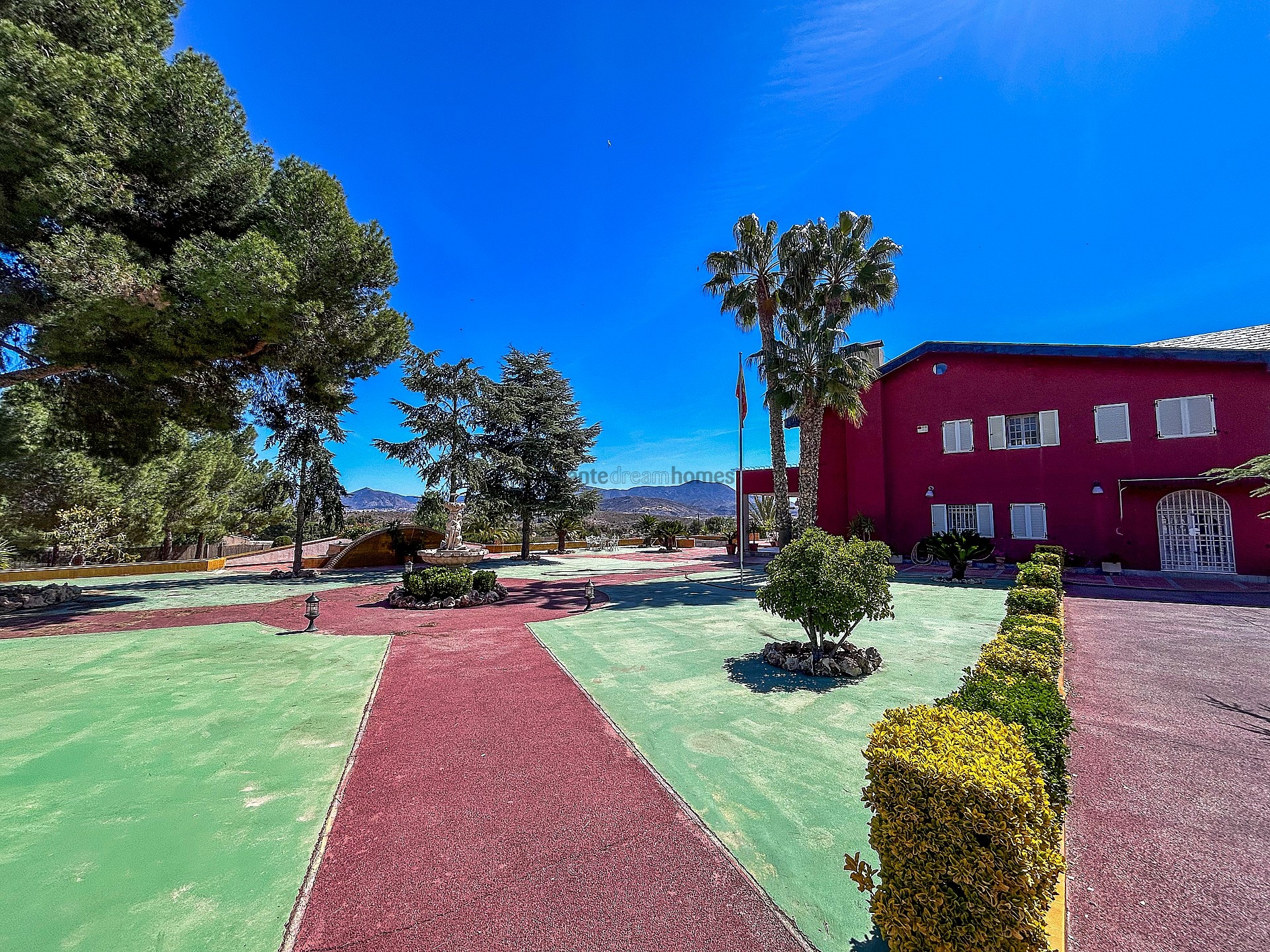 Resale - 6 Bedroom 4 Bathroom Villa in Monóvar -  - Alicante
