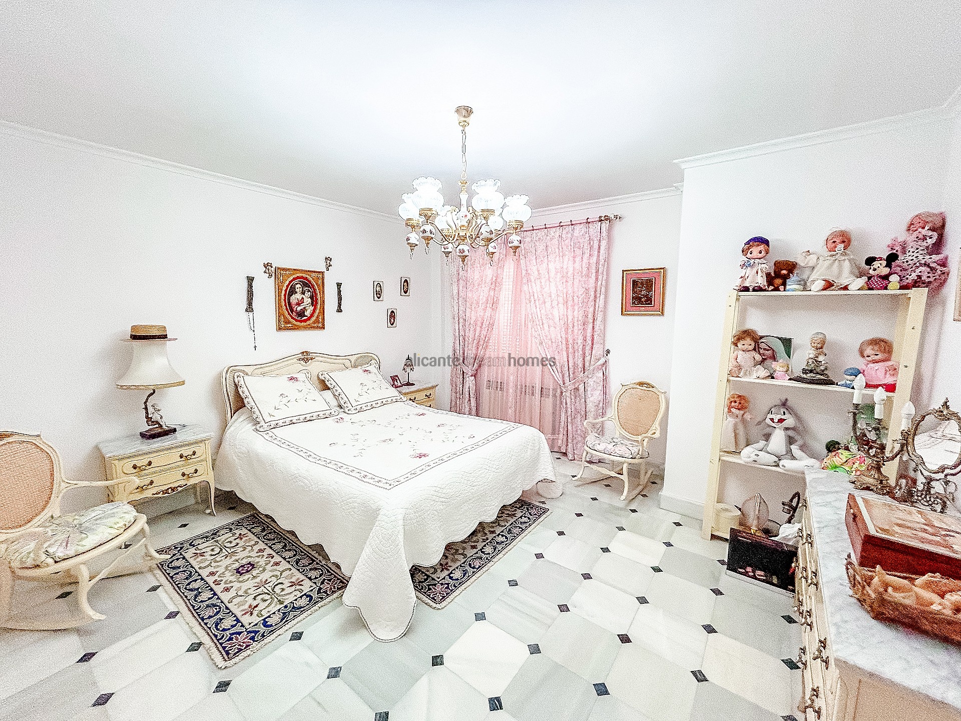 Resale - 6 Bedroom 4 Bathroom Villa in Monóvar -  - Alicante