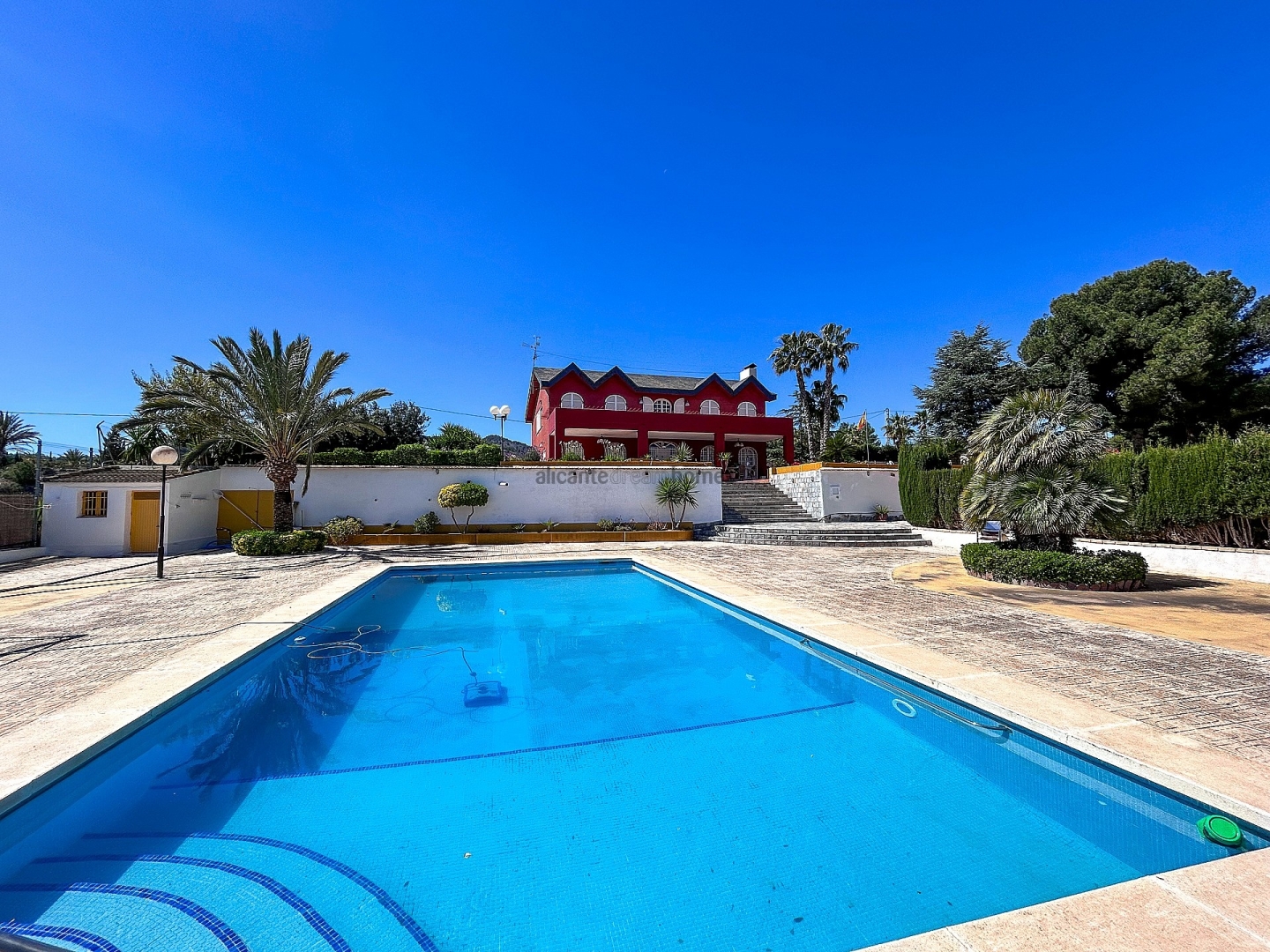 6 Bedroom 4 Bathroom Villa in Monóvar