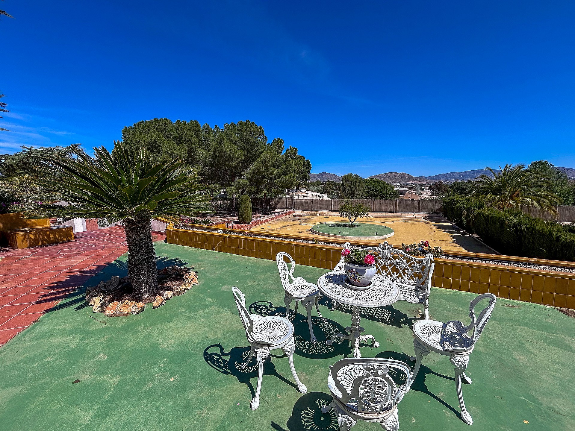 Resale - 6 Bedroom 4 Bathroom Villa in Monovar -  - Alicante