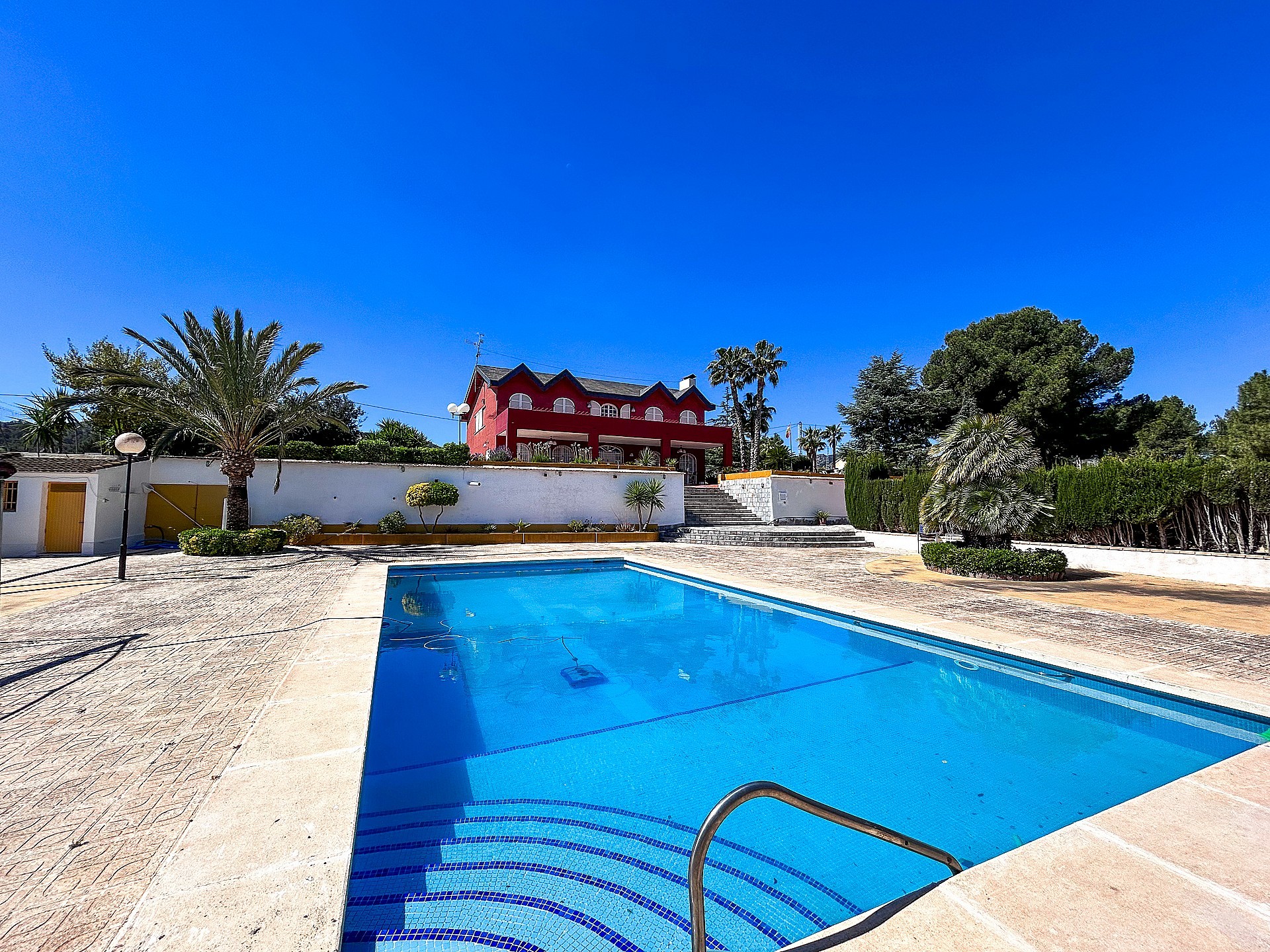 Resale - 6 Bedroom 4 Bathroom Villa in Monovar -  - Alicante