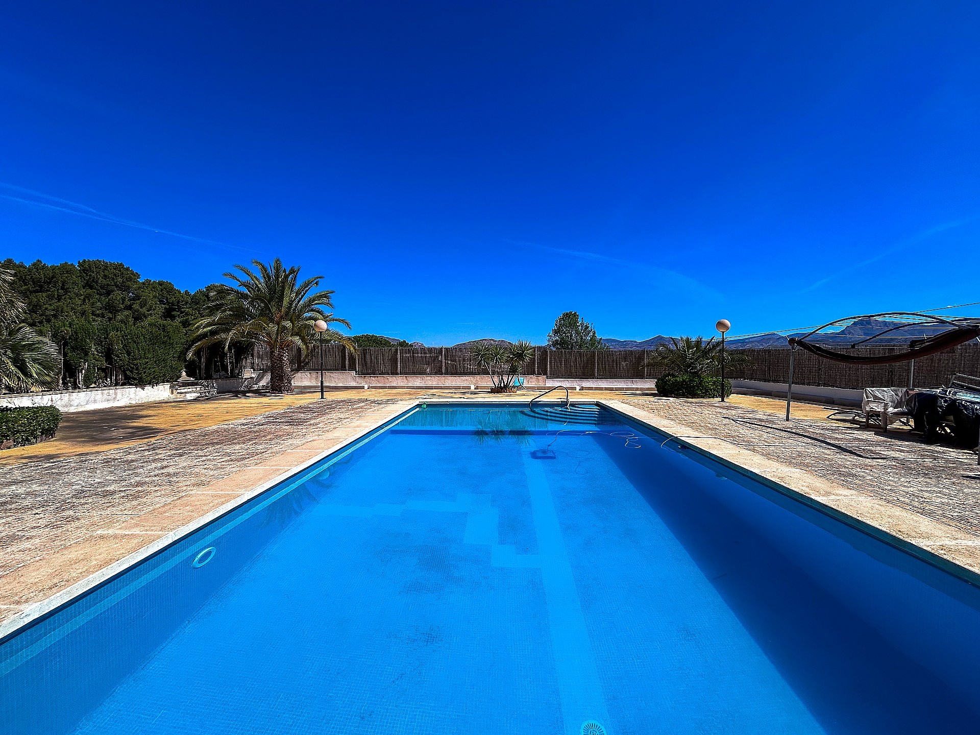 Resale - 6 Bedroom 4 Bathroom Villa in Monovar -  - Alicante