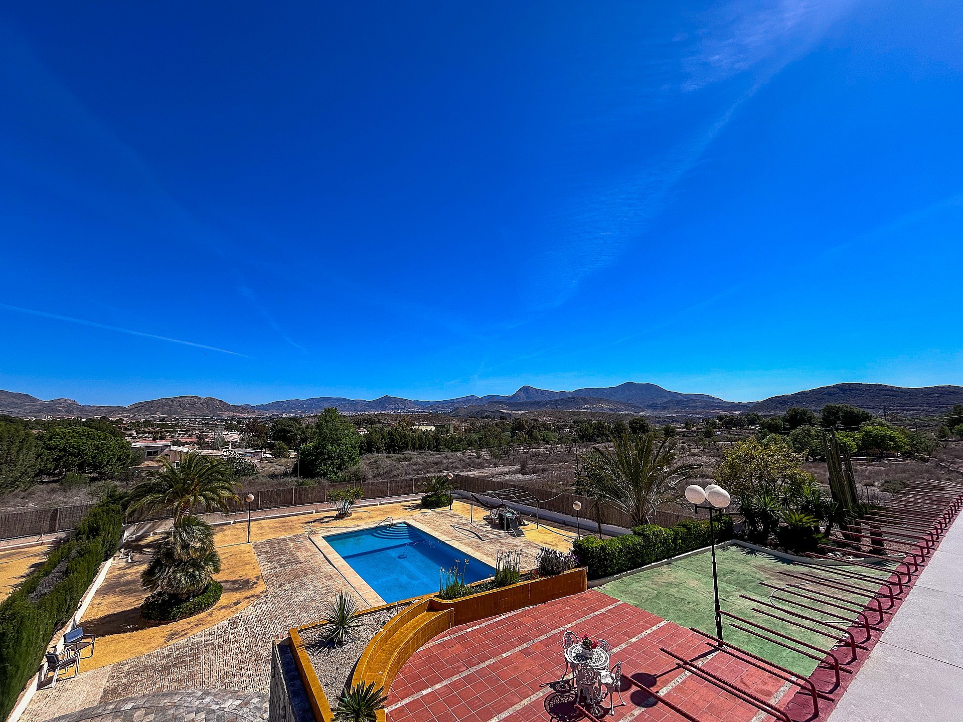 Resale - 6 Bedroom 4 Bathroom Villa in Monovar -  - Alicante