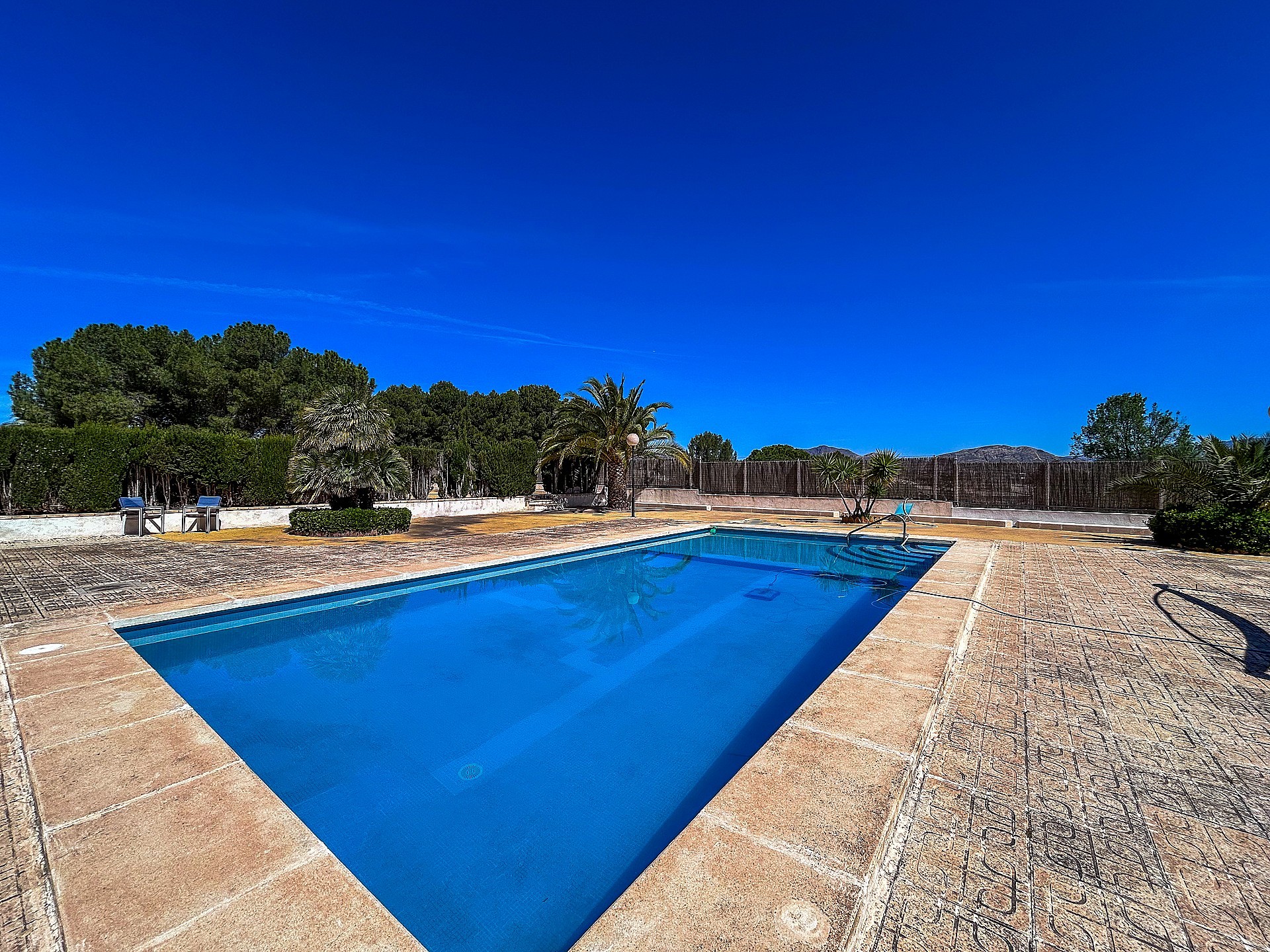 Resale - 6 Bedroom 4 Bathroom Villa in Monovar -  - Alicante
