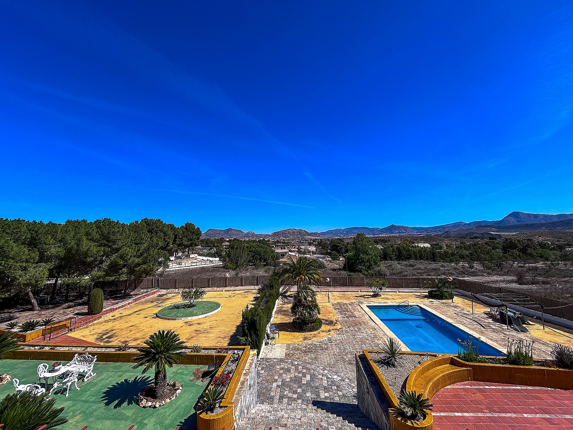 Resale - 6 Bedroom 4 Bathroom Villa in Monovar -  - Alicante