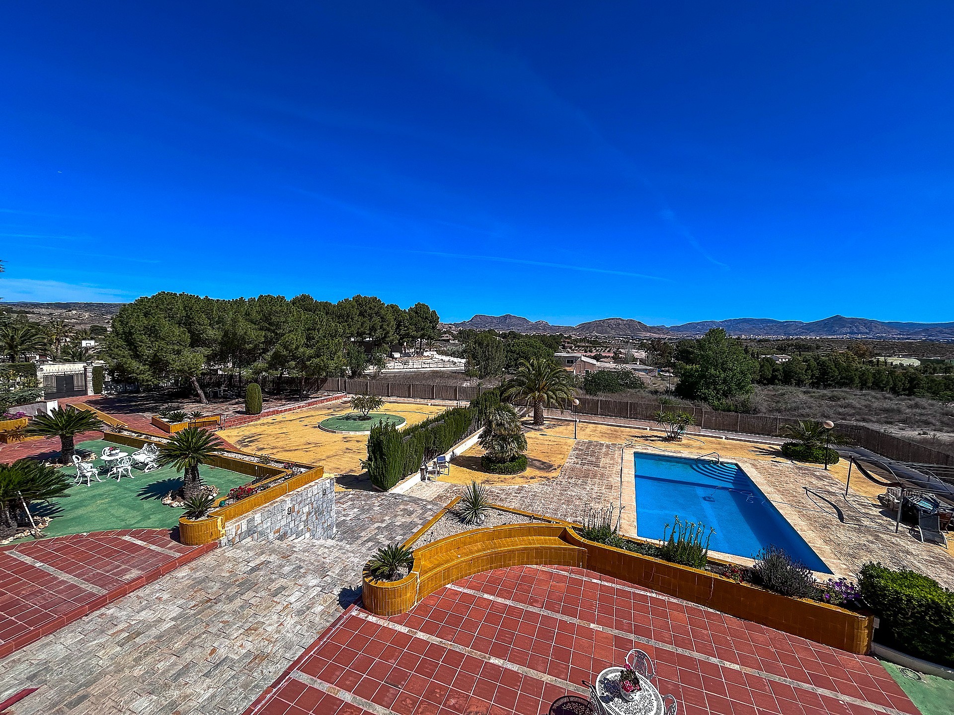 Resale - 6 Bedroom 4 Bathroom Villa in Monovar -  - Alicante