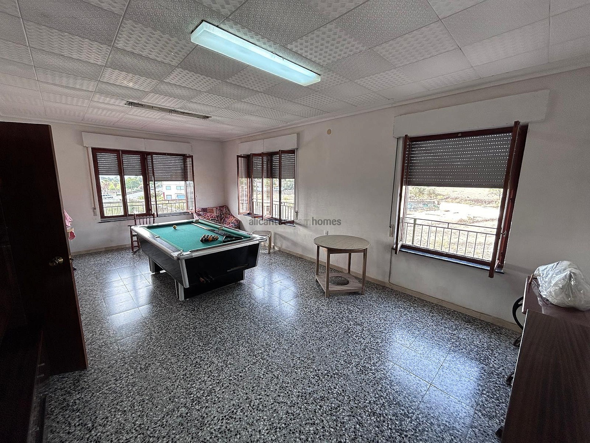 Resale - 6 Bedroom 2 Bathroom Villa in Monóvar -  - Alicante