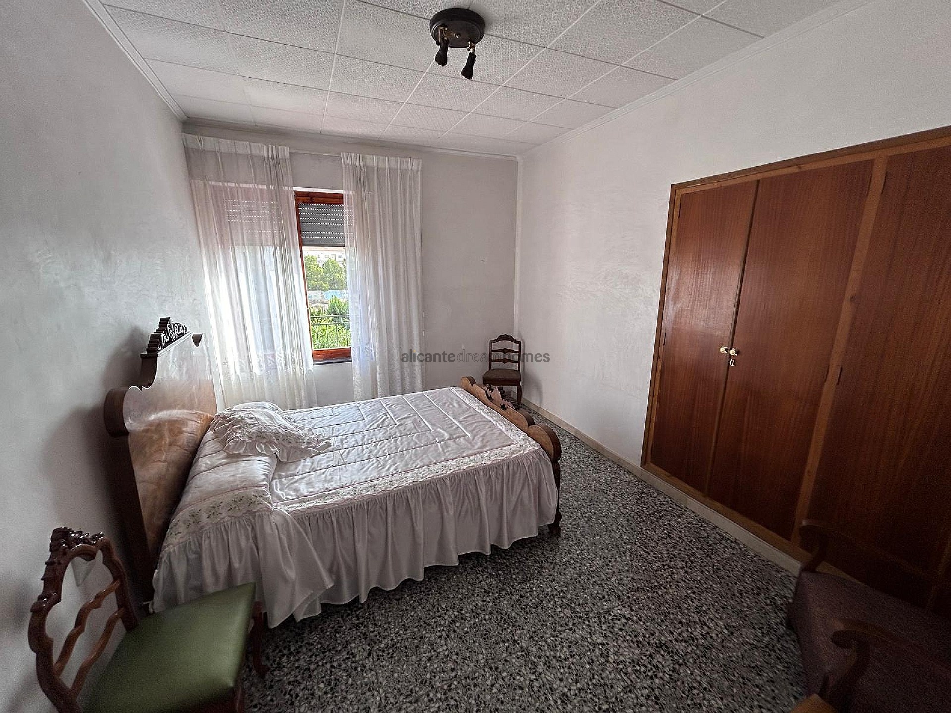 Resale - 6 Bedroom 2 Bathroom Villa in Monóvar -  - Alicante