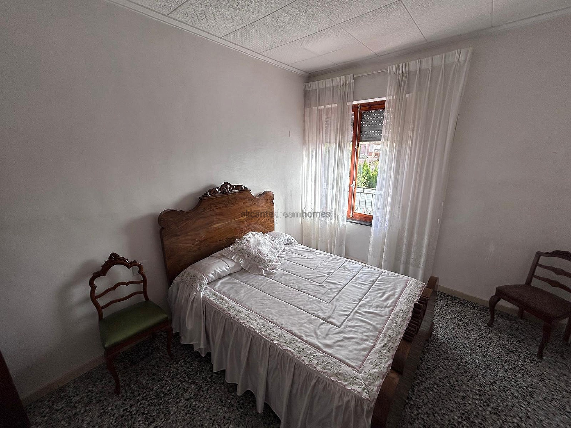 Resale - 6 Bedroom 2 Bathroom Villa in Monóvar -  - Alicante