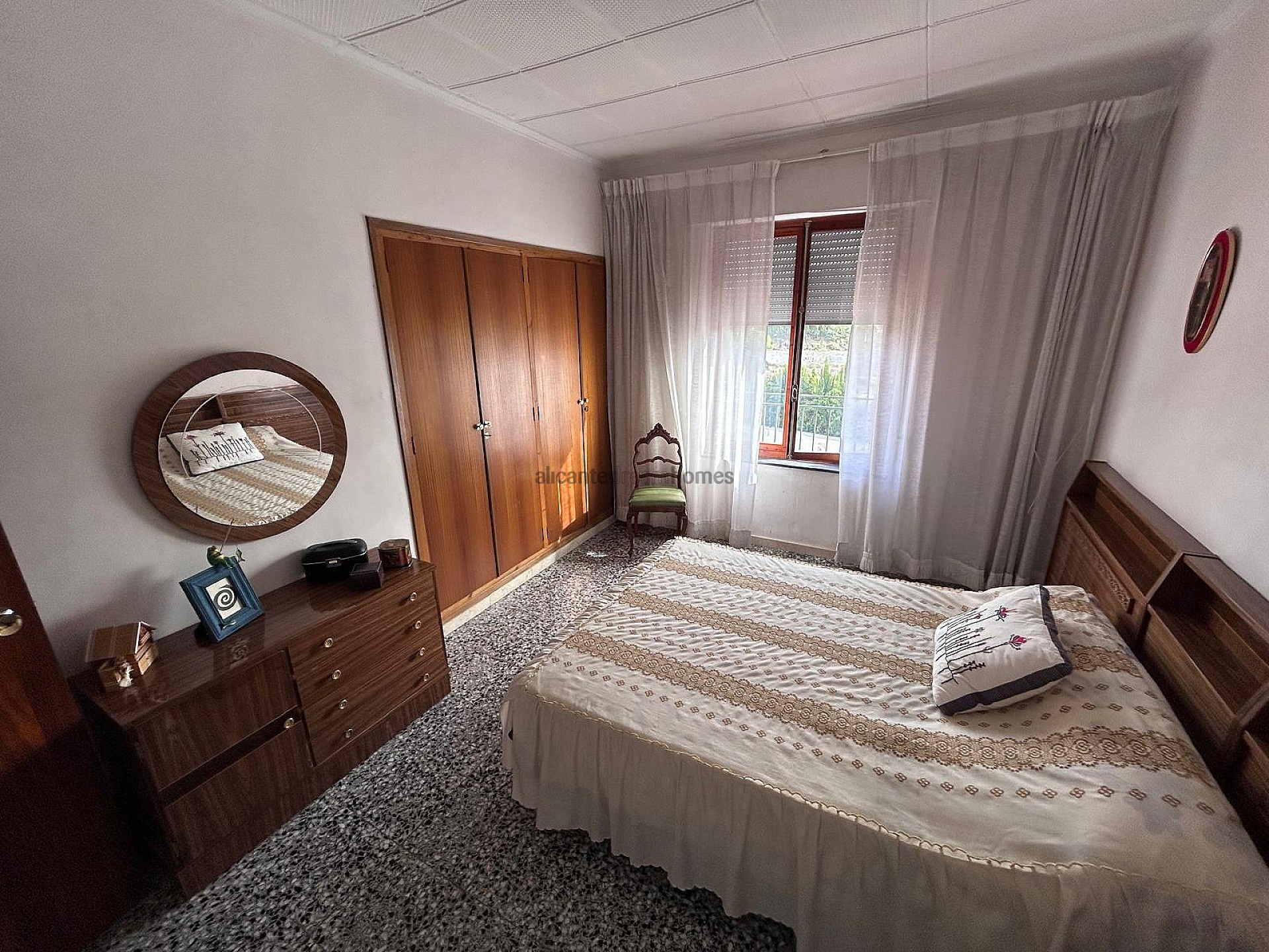 Resale - 6 Bedroom 2 Bathroom Villa in Monóvar -  - Alicante