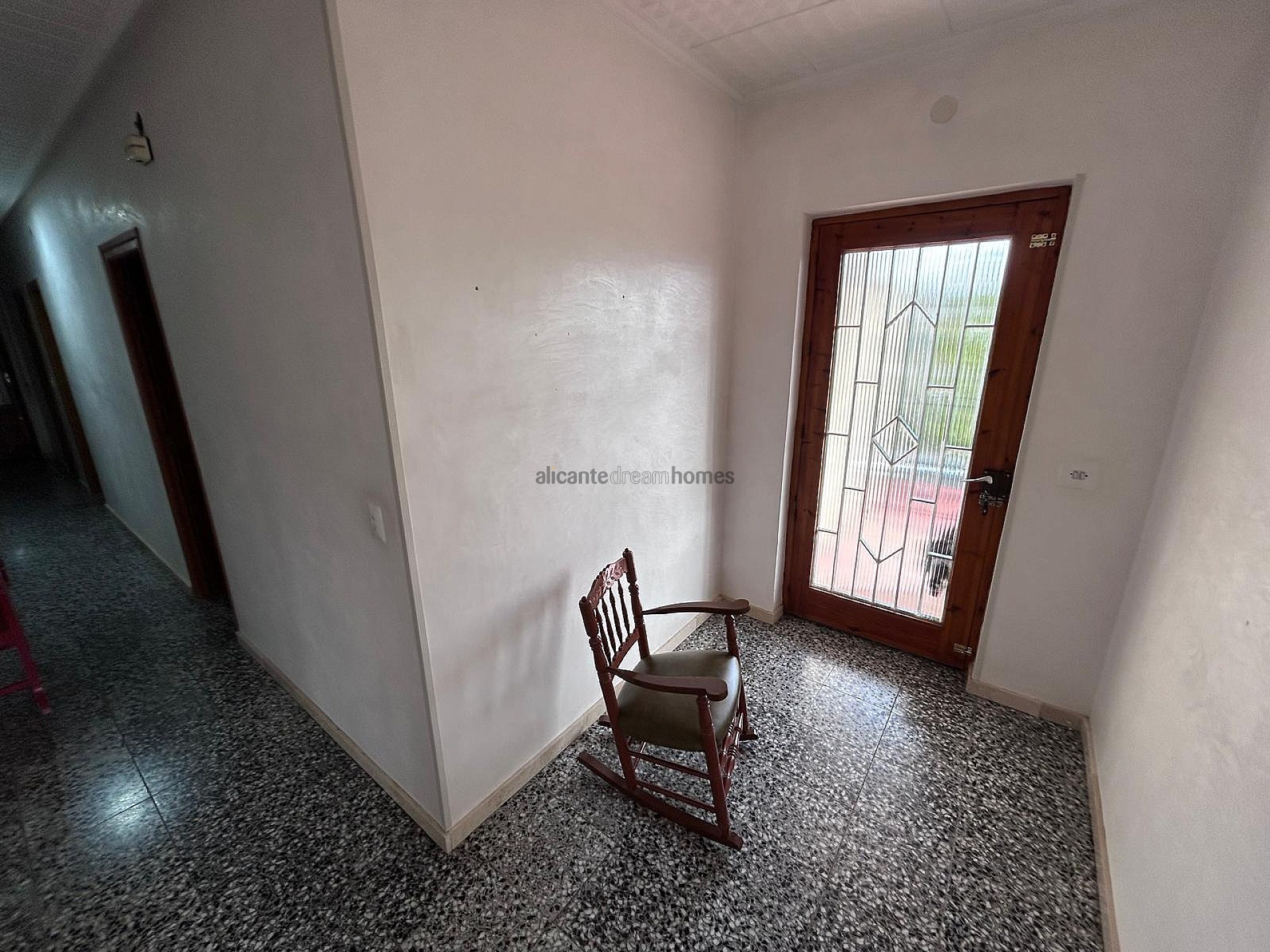 Resale - 6 Bedroom 2 Bathroom Villa in Monóvar -  - Alicante