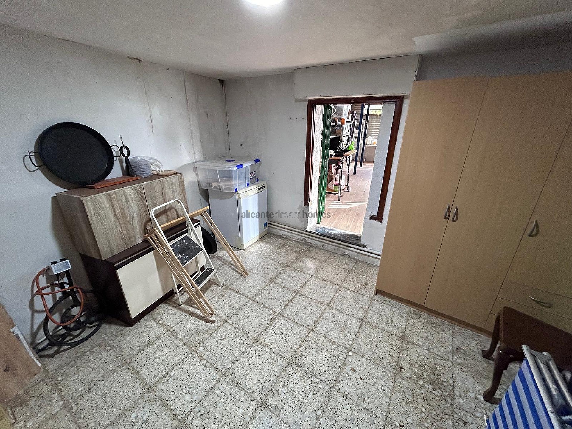 Resale - 6 Bedroom 2 Bathroom Villa in Monóvar -  - Alicante