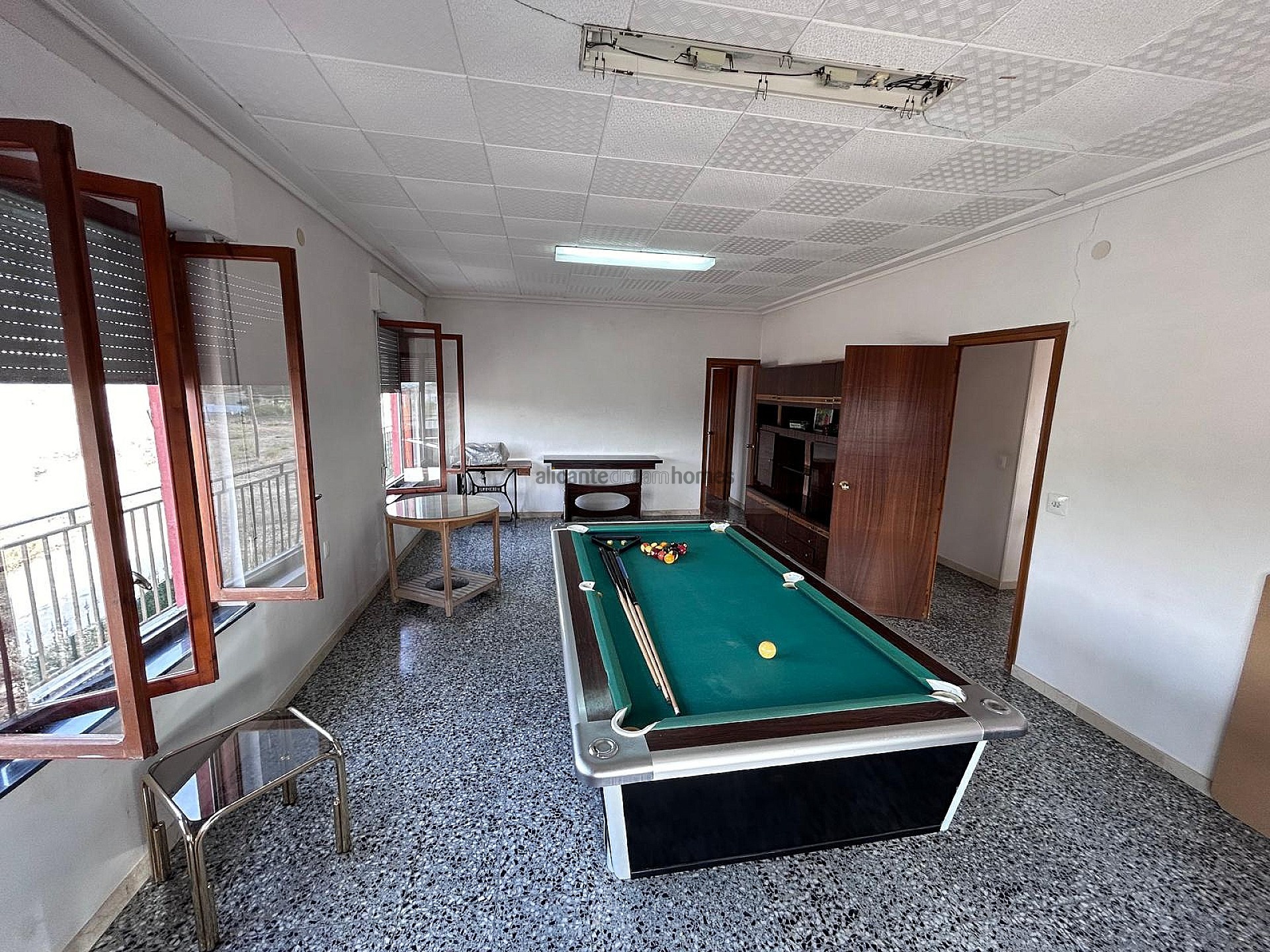 Resale - 6 Bedroom 2 Bathroom Villa in Monóvar -  - Alicante
