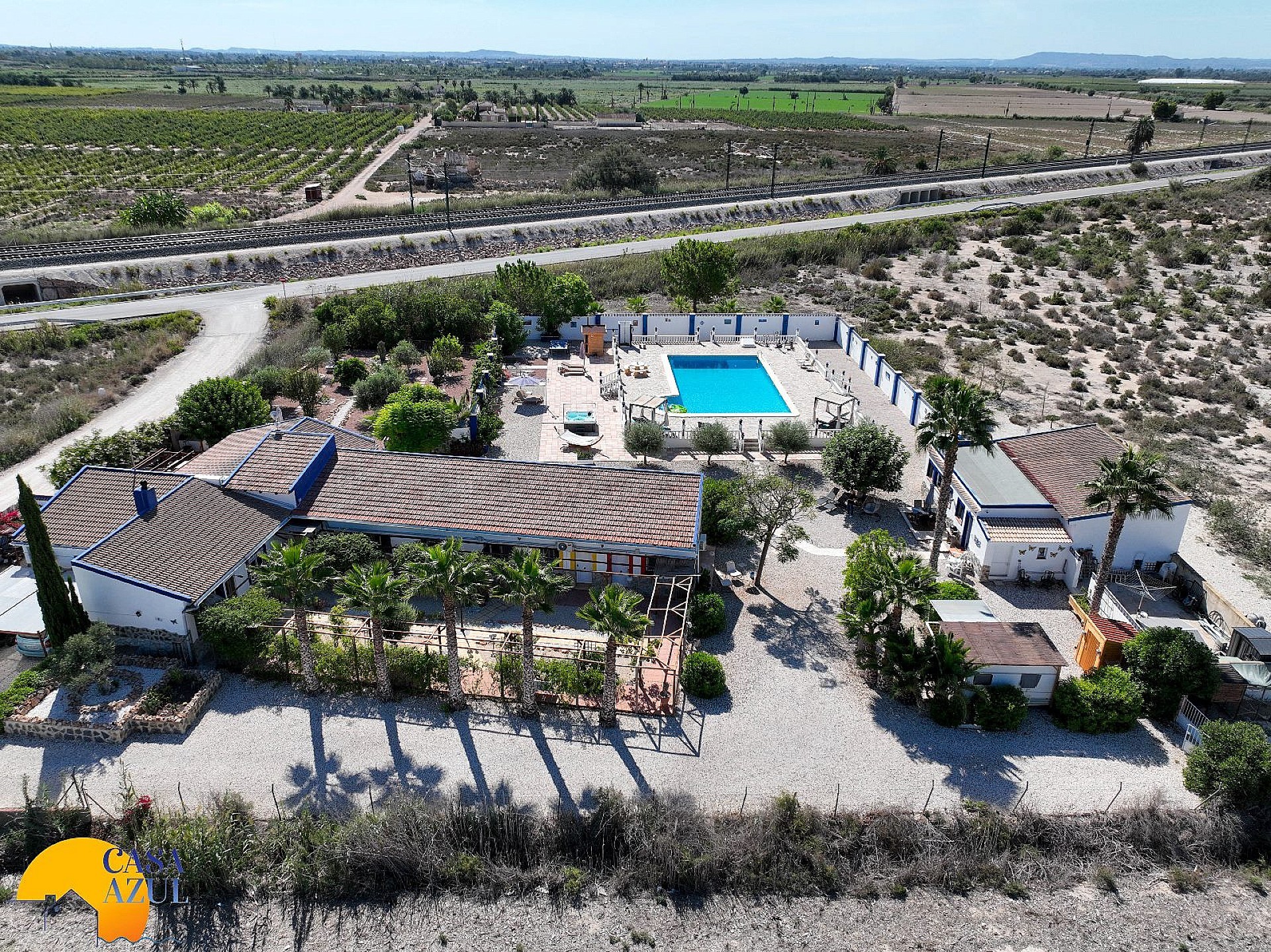 Resale - 6 Bedroom 5 Bathroom Finca in Catral -  - Alicante