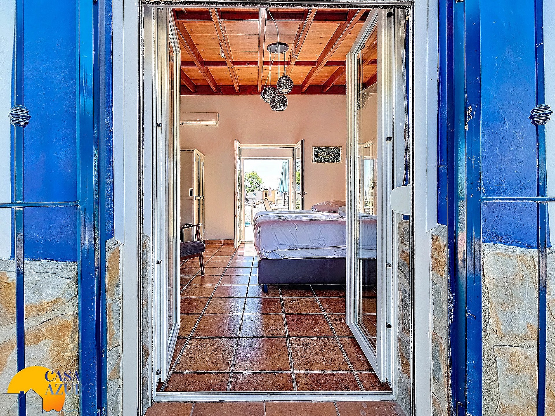 Resale - 6 Bedroom 5 Bathroom Finca in Catral -  - Alicante