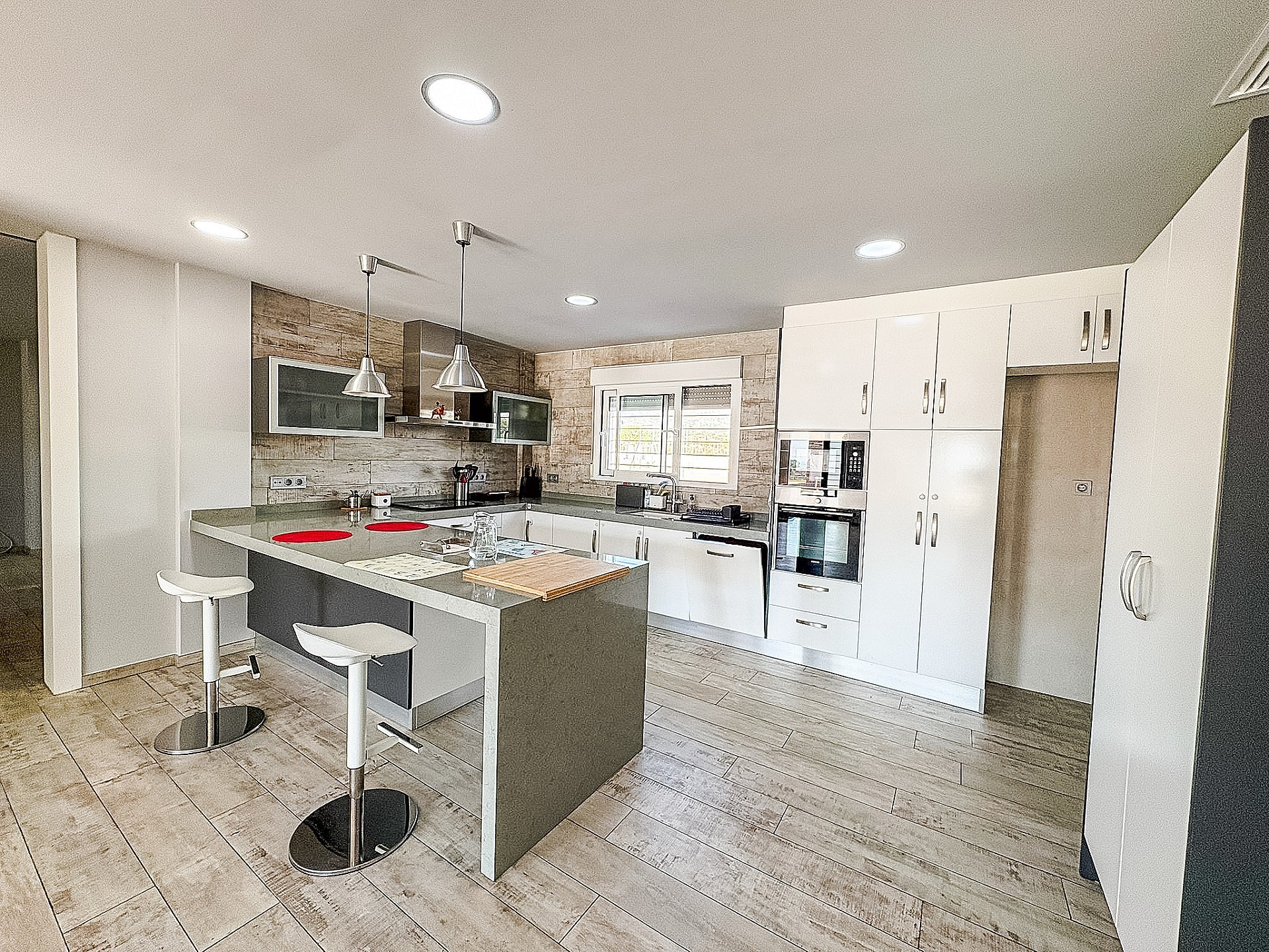 Resale - 8 Bedroom 7 Bathroom Villa in Crevillente -  - Alicante