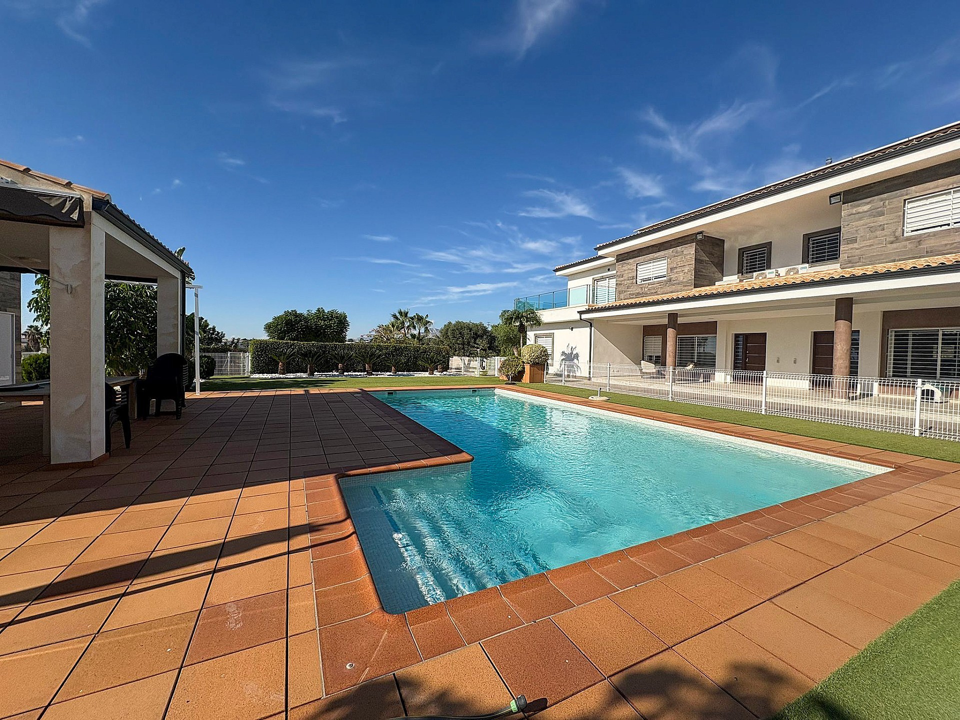 Resale - 8 Bedroom 7 Bathroom Villa in Crevillente -  - Alicante