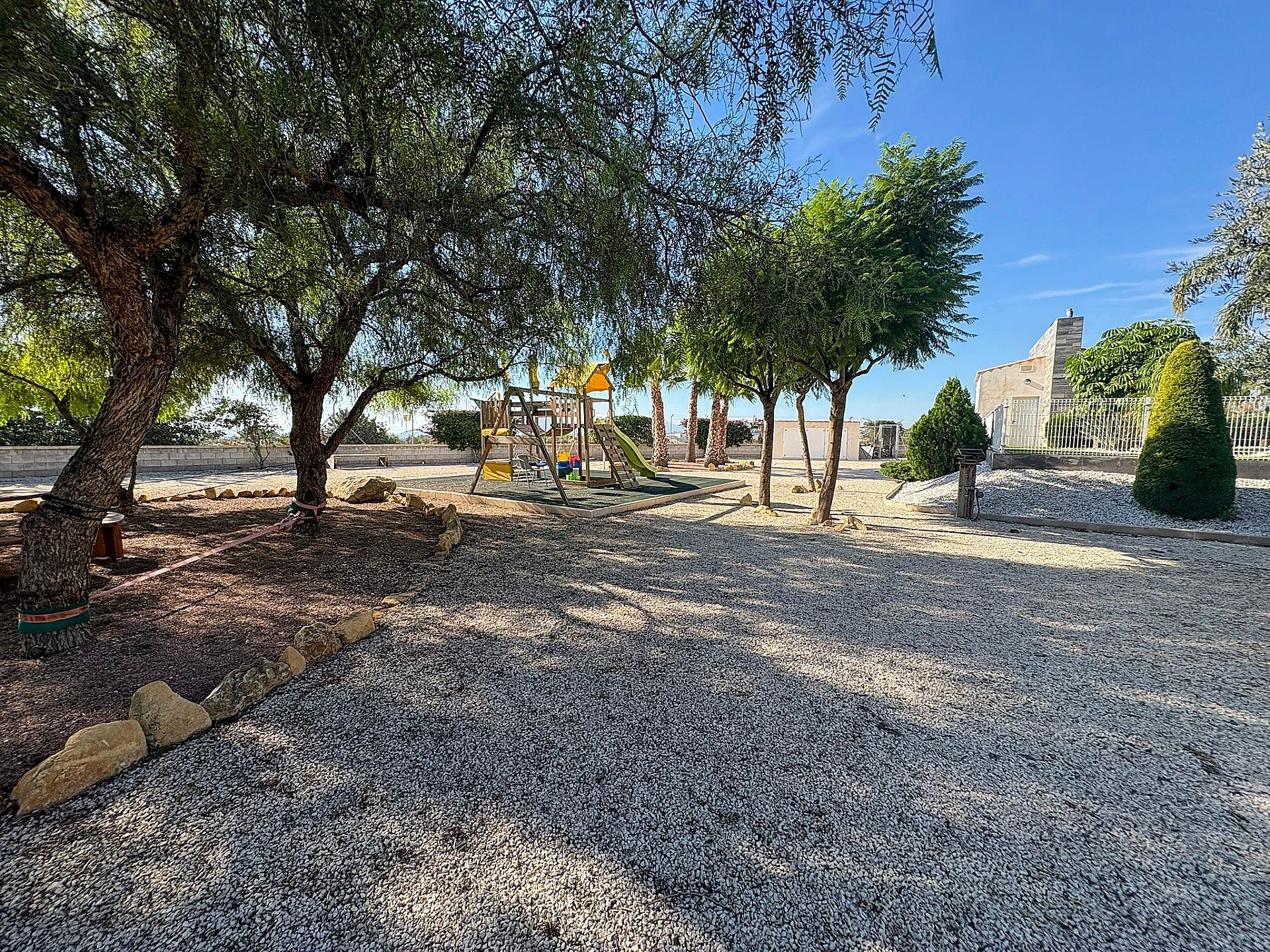 Resale - 8 Bedroom 7 Bathroom Villa in Crevillente -  - Alicante