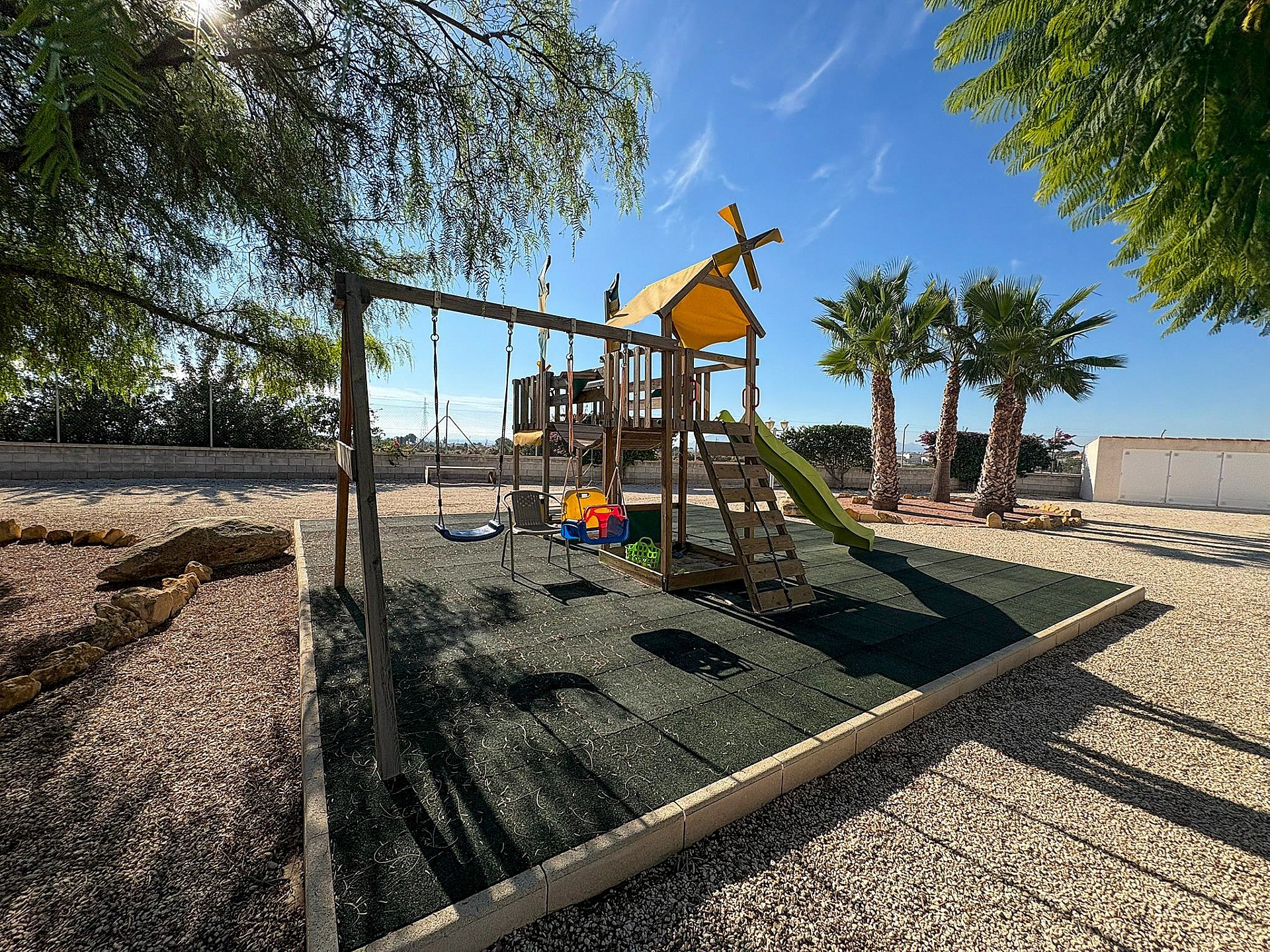 Resale - 8 Bedroom 7 Bathroom Villa in Crevillente -  - Alicante