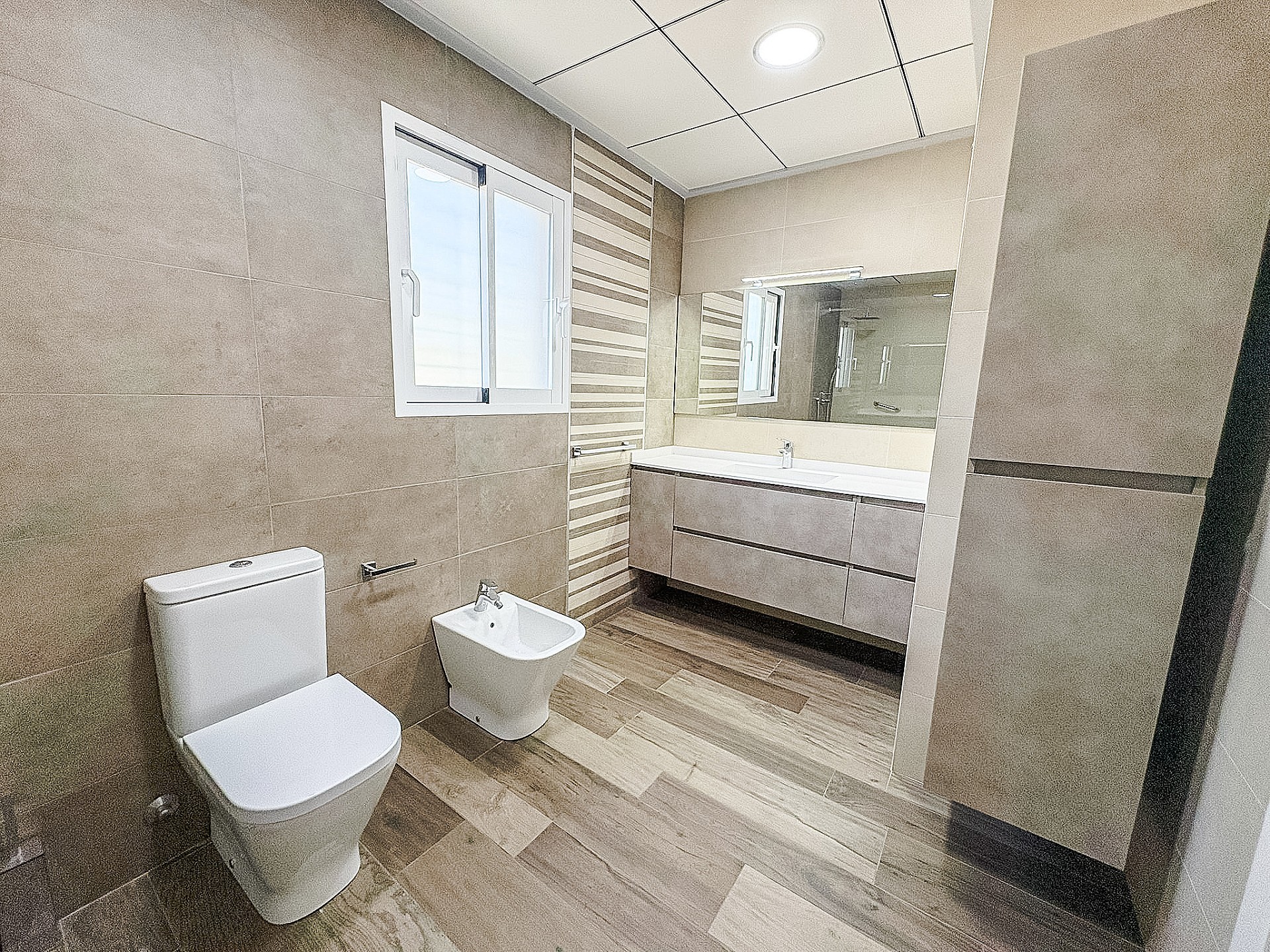 Resale - 8 Bedroom 7 Bathroom Villa in Crevillente -  - Alicante