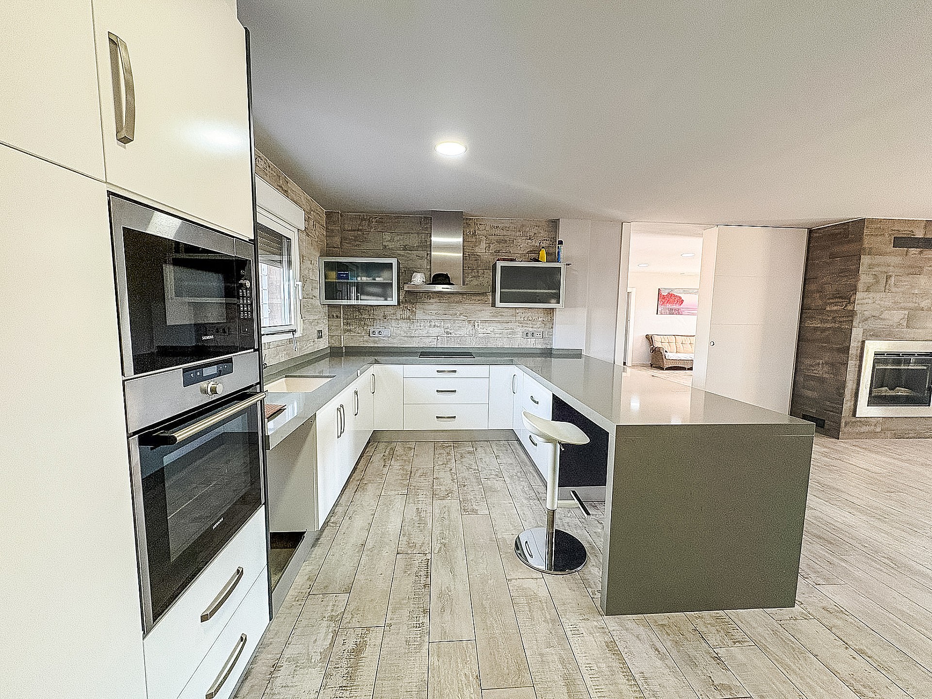 Resale - 8 Bedroom 7 Bathroom Villa in Crevillente -  - Alicante