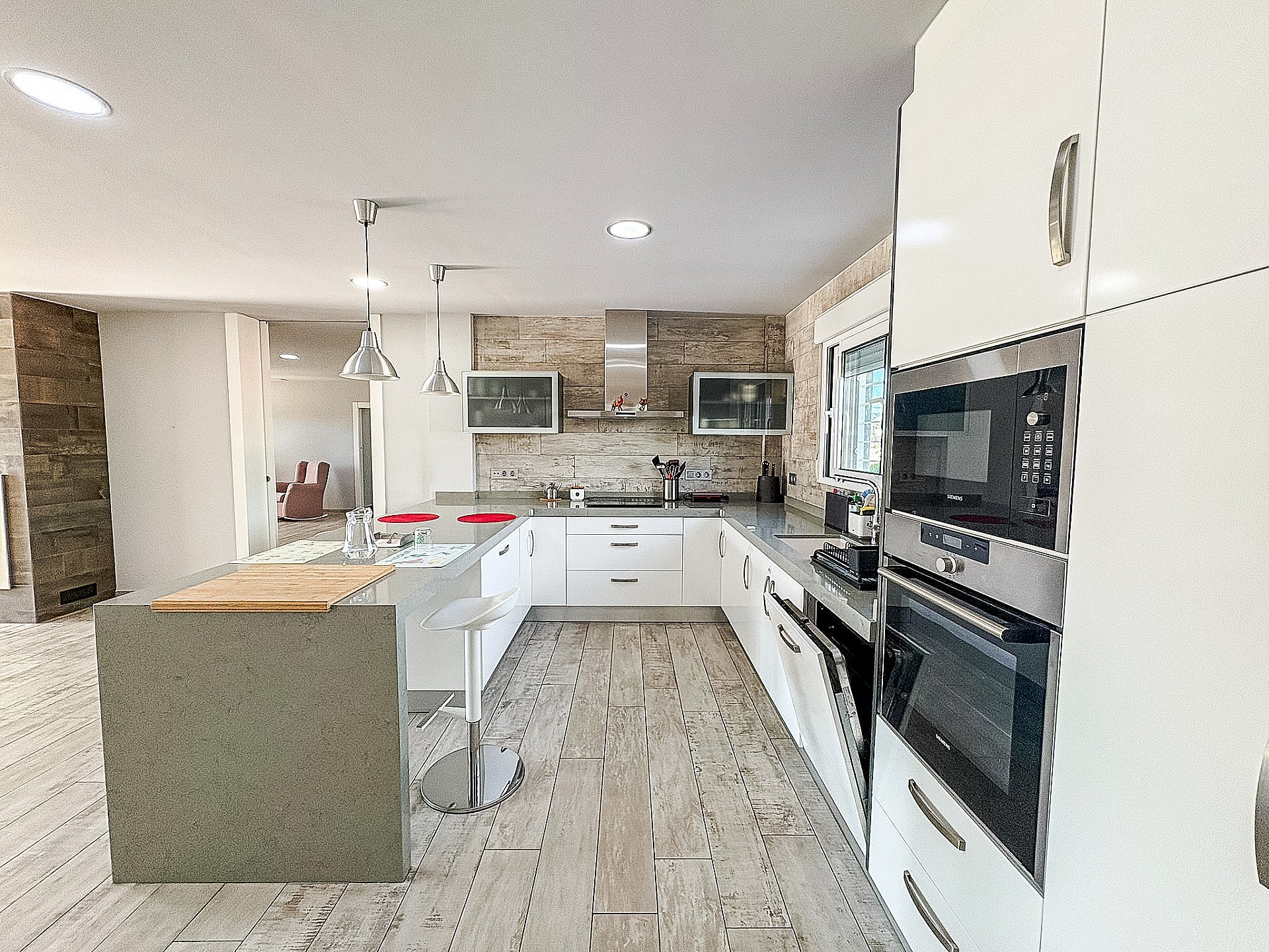 Resale - 8 Bedroom 7 Bathroom Villa in Crevillente -  - Alicante