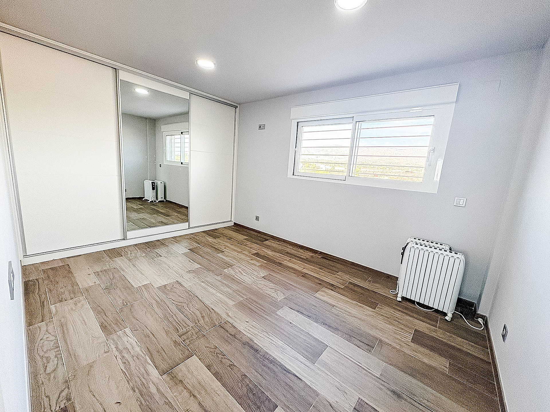 Resale - 8 Bedroom 7 Bathroom Villa in Crevillente -  - Alicante