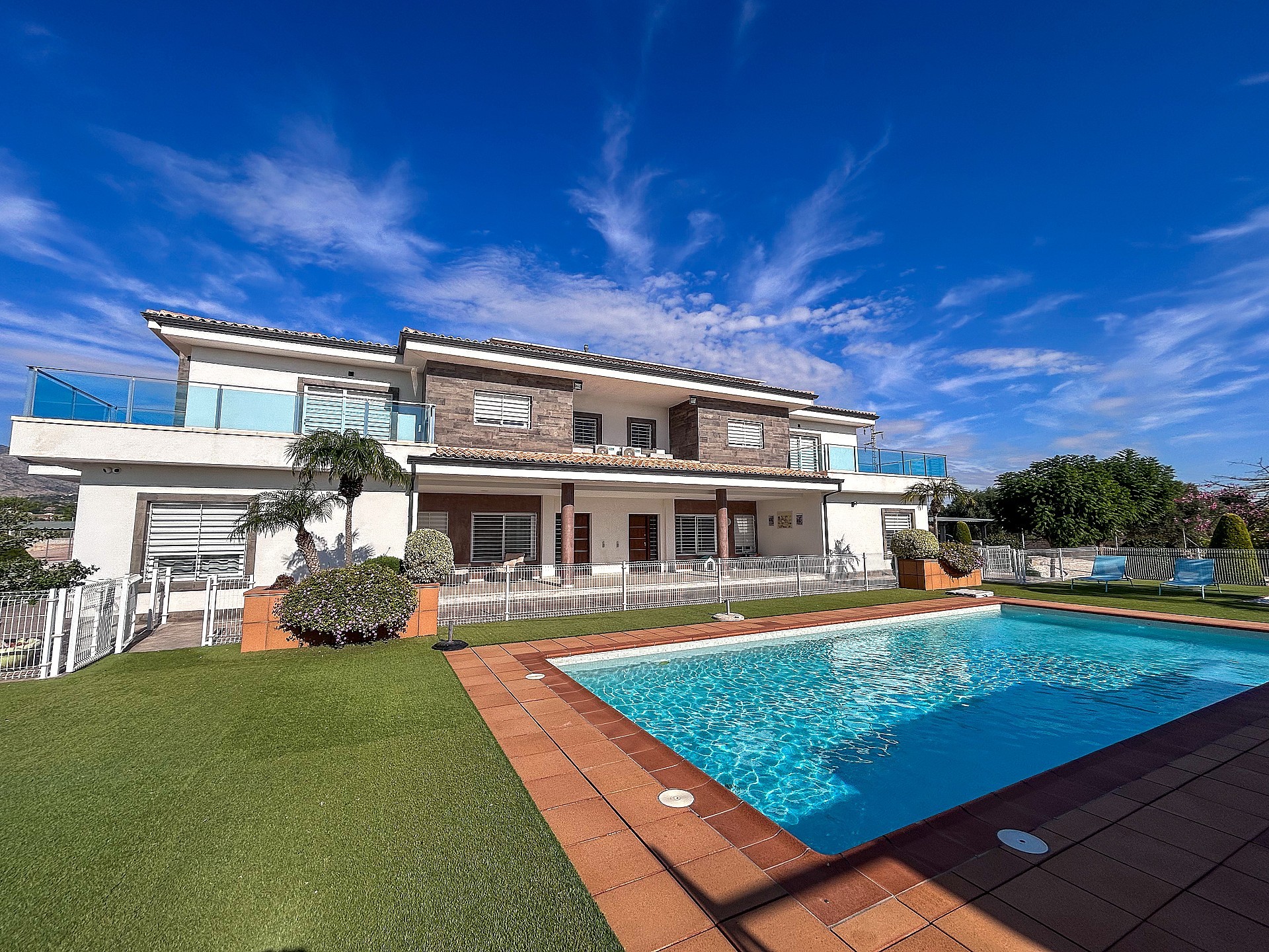 Resale - 8 Bedroom 7 Bathroom Villa in Crevillente -  - Alicante
