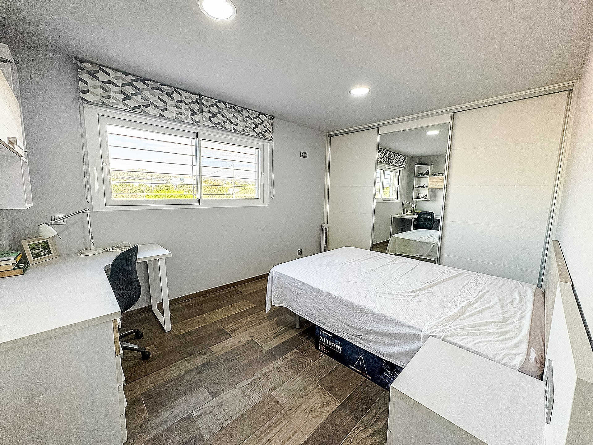 Resale - 8 Bedroom 7 Bathroom Villa in Crevillente -  - Alicante